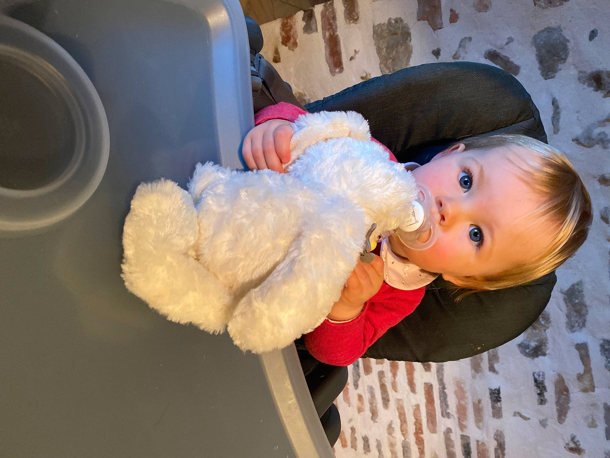 Valentine participe au concours pour gagner de l'argent avec cette photo : audio_equipment, baby, baby_toddler_clothing, cheek, child, fun, gas, happy, head, machine, nose, person, plastic, product, room, smile, stuffed_toy, toddler, toy, winter