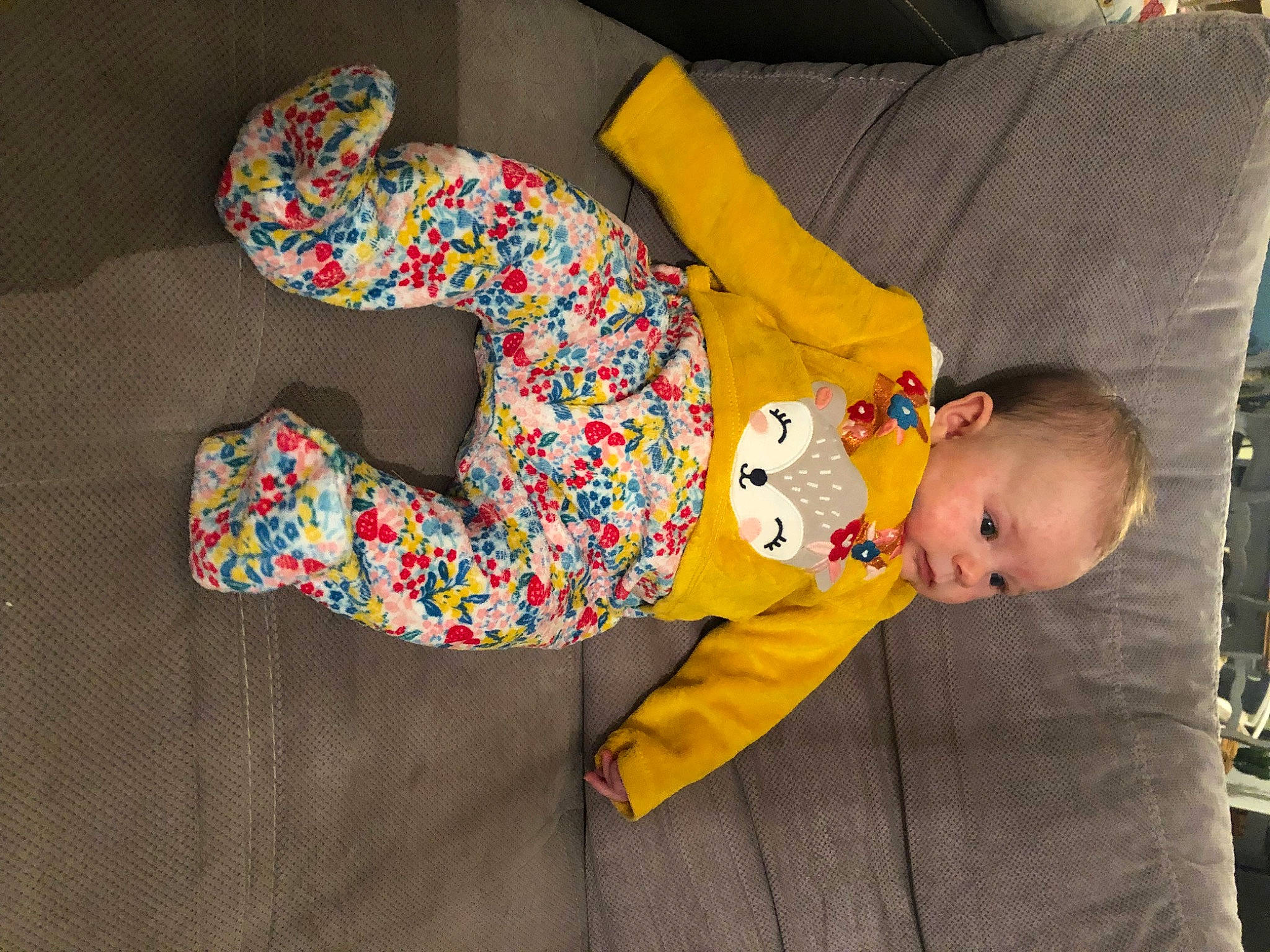 Valentine a rejoint le concours — aidez-le/la à gagner de superbes lots ! baby, baby_products, baby_toddler_clothing, baby_toys, child, comfort, couch, head, lap, linens, nap, person, product, room, sitting, sleeve, stuffed_toy, textile, toddler