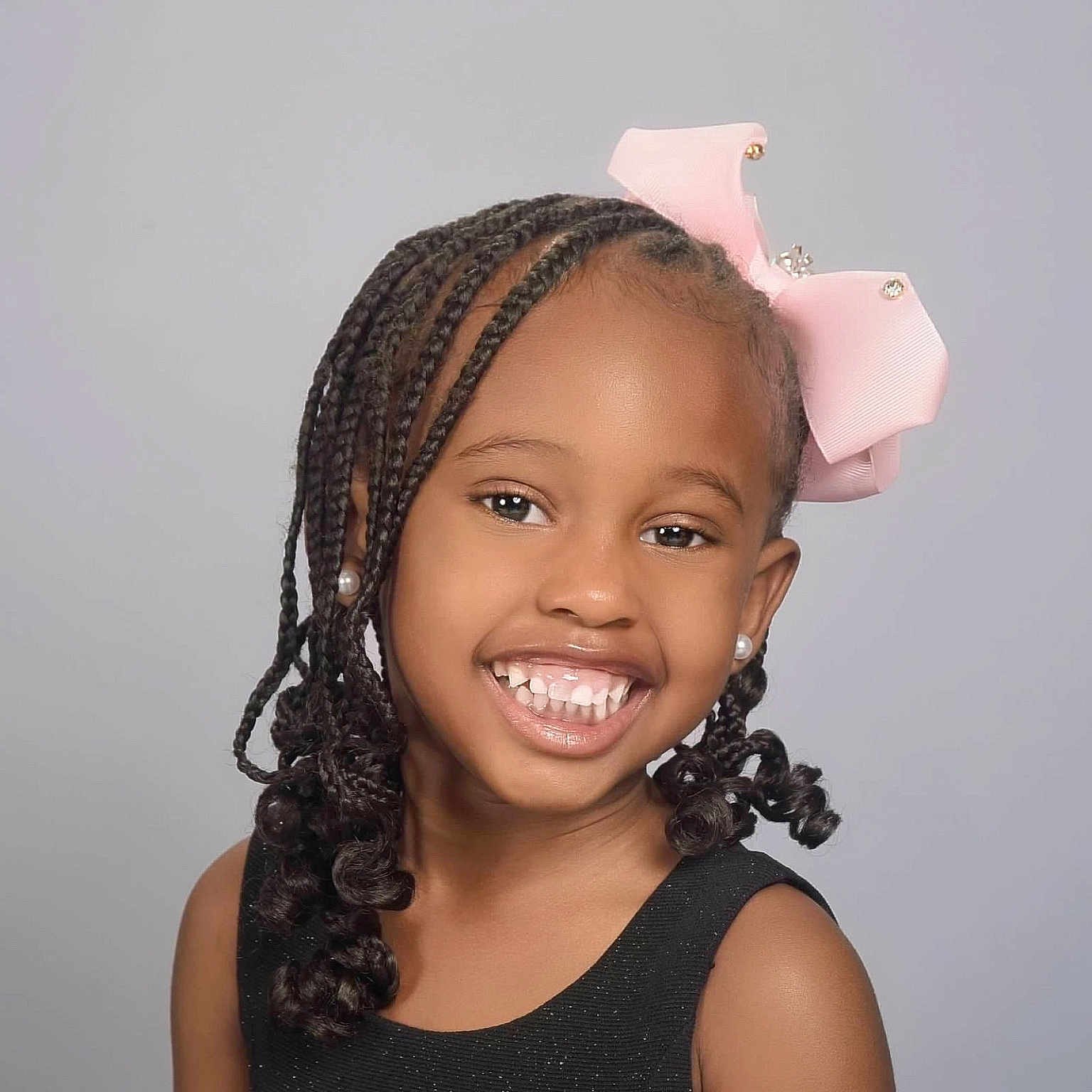 Endia is registered to the contest to win money with this photo: accessories, blackhair, bodypart, braid, child, cornrows, dimples, face, female, girl, hair, haircut, hairdresser, happy, head, person, shoulder, smile, student, wallet