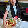 Sasha participe au concours pour gagner de l'argent avec cette photo : arm_sling, bag, banana, boy, carrot, cast, chair, child, coat_rack, fruits, green_pepper, indoor, mushroom, plate, smiling, strawberry, table, tomato, vegetables, water_bottle