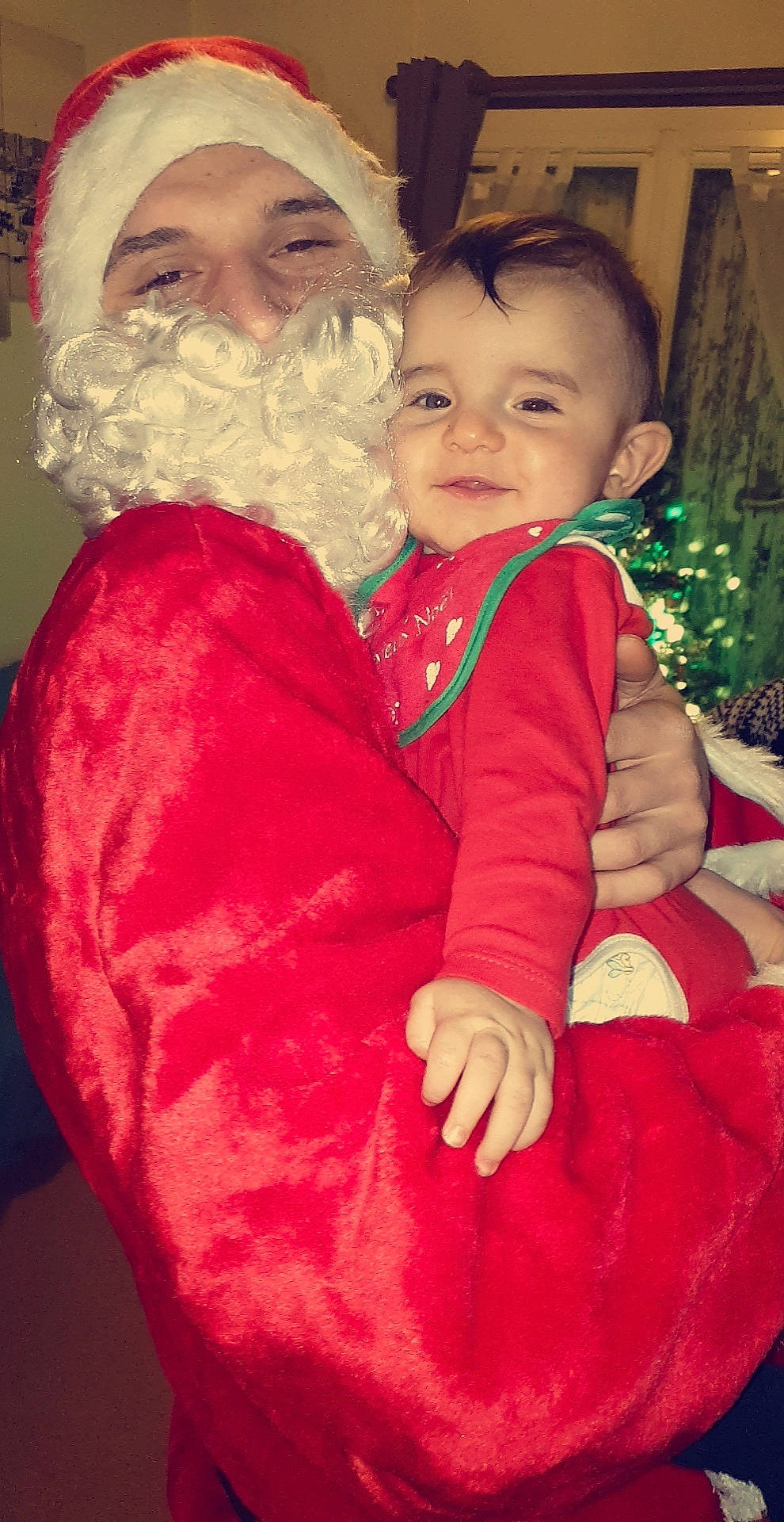 Ryanmn a rejoint le concours — aidez-le/la à gagner de superbes lots ! child, christmas, christmas_eve, fictional_character, happy, holiday, lap, person, santa_claus, smile, toddler