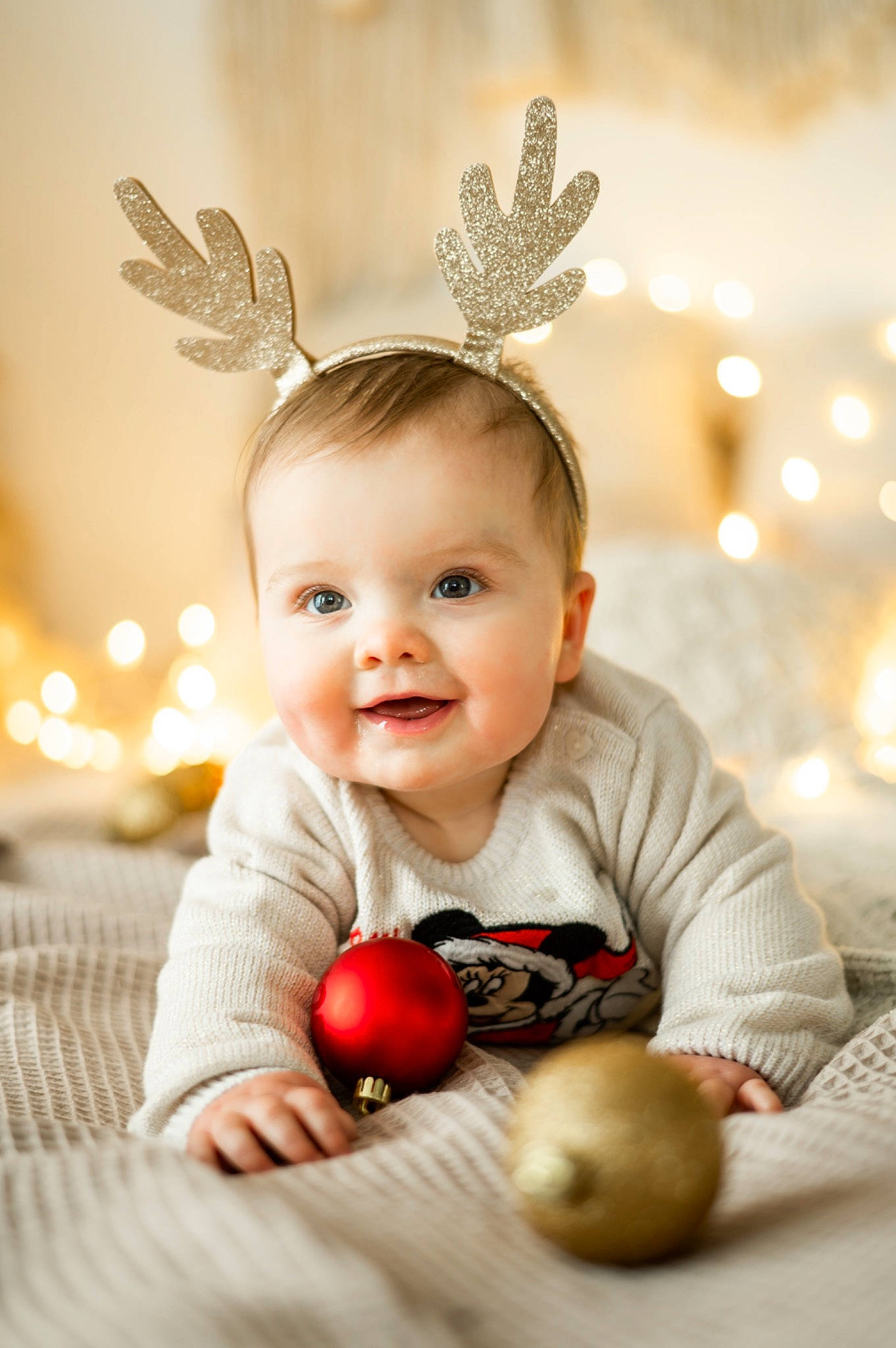 Lalie participe au concours pour gagner de l'argent avec cette photo : baby, baby_toddler_clothing, child, christmas, christmas_ornament, dress, event, eye, grass, happy, head, holiday, human_body, joy, natural_foods, ornament, person, skin, sweetness, toddler