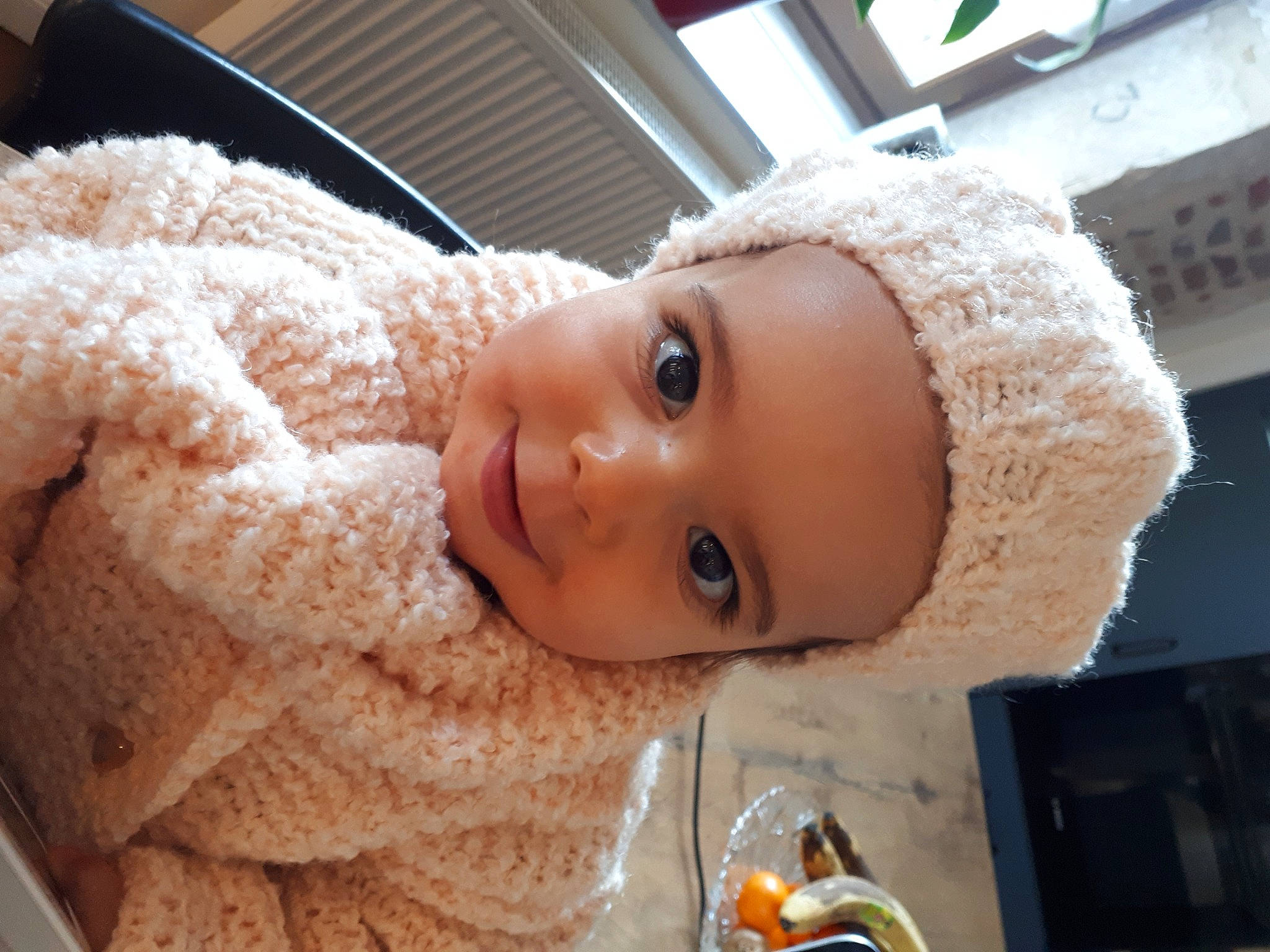 Juliette a rejoint le concours — aidez-le/la à gagner de superbes lots ! baby, baby_toddler_clothing, beauty, cap, cheek, child, chin, comfort, eyelash, fur, happy, hat, lip, nose, person, skin, smile, toddler, winter, wood