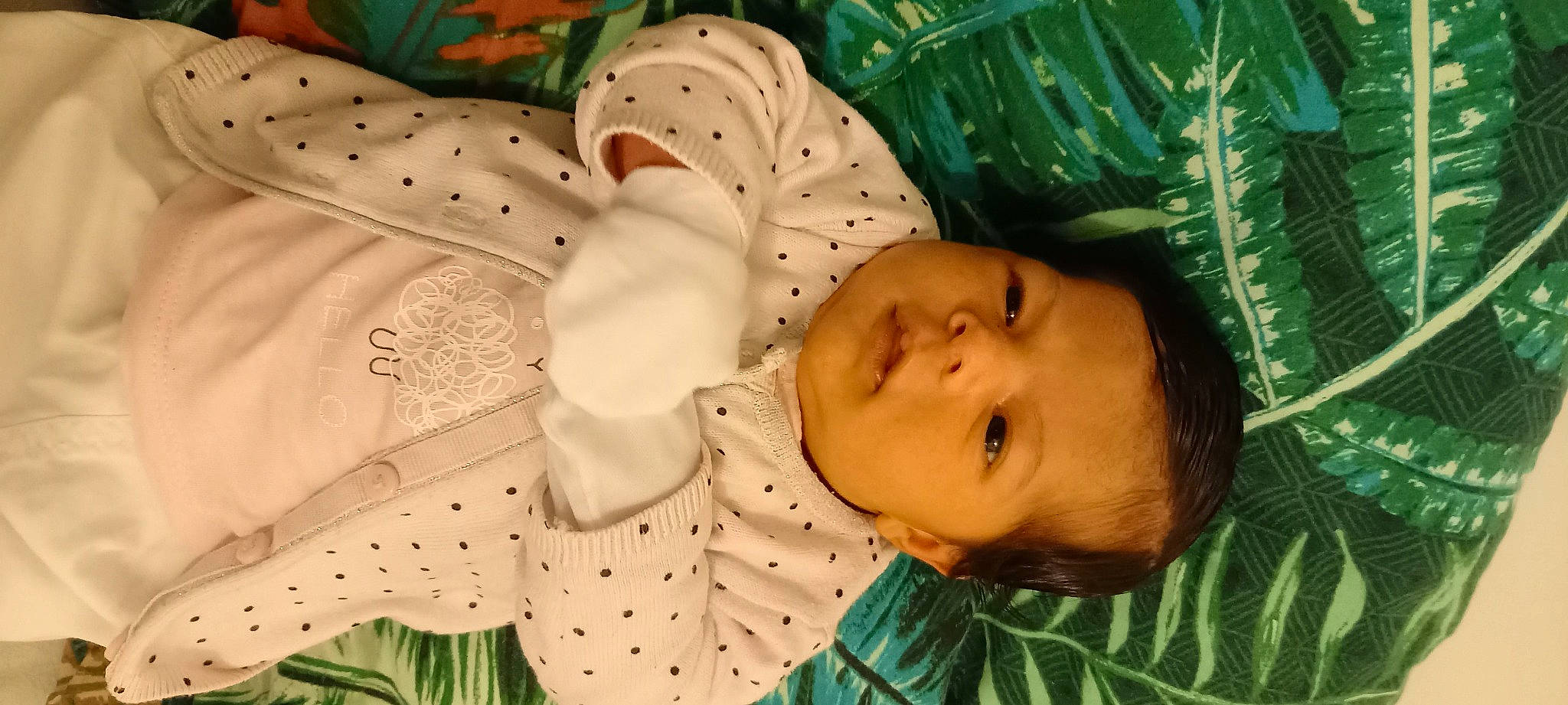 Kassily participe au concours pour gagner de l'argent avec cette photo : baby, baby_products, baby_toddler_clothing, bedtime, cheek, child, comfort, eye, facial_expression, green, head, iris, linens, nose, pattern, person, room, skin, sleeve, textile