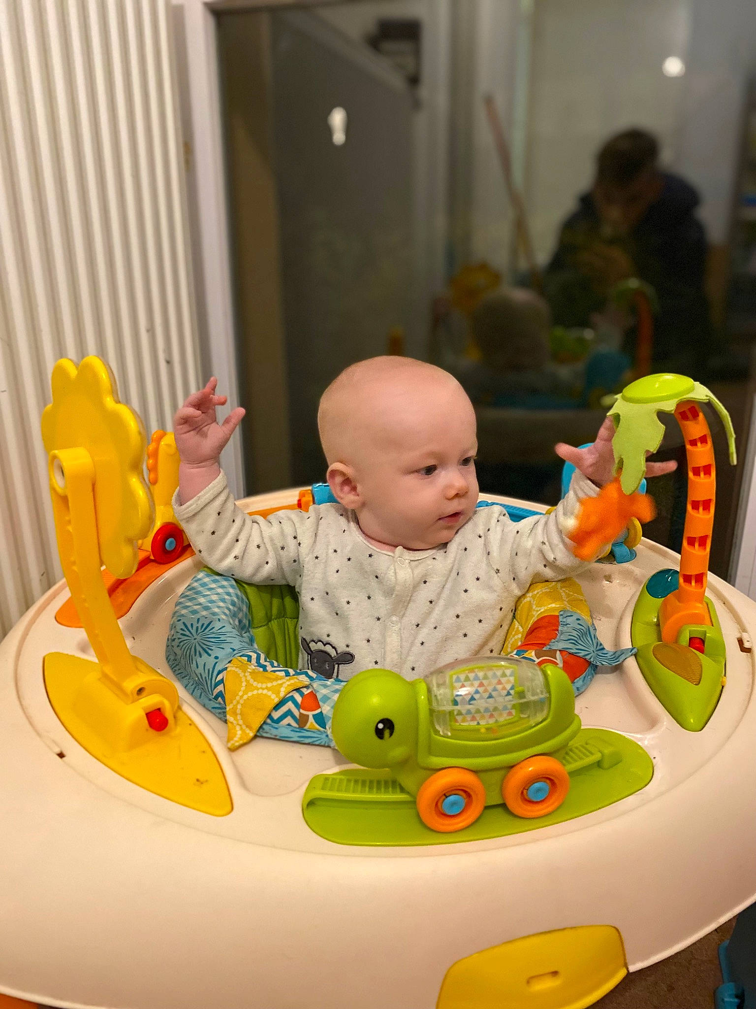 Maël a rejoint le concours — aidez-le/la à gagner de superbes lots ! baby, baby_playing_with_toys, baby_products, baby_toddler_clothing, baby_toys, child, comfort, event, fun, leisure, person, plastic, play, recreation, room, sharing, sitting, toddler, toy