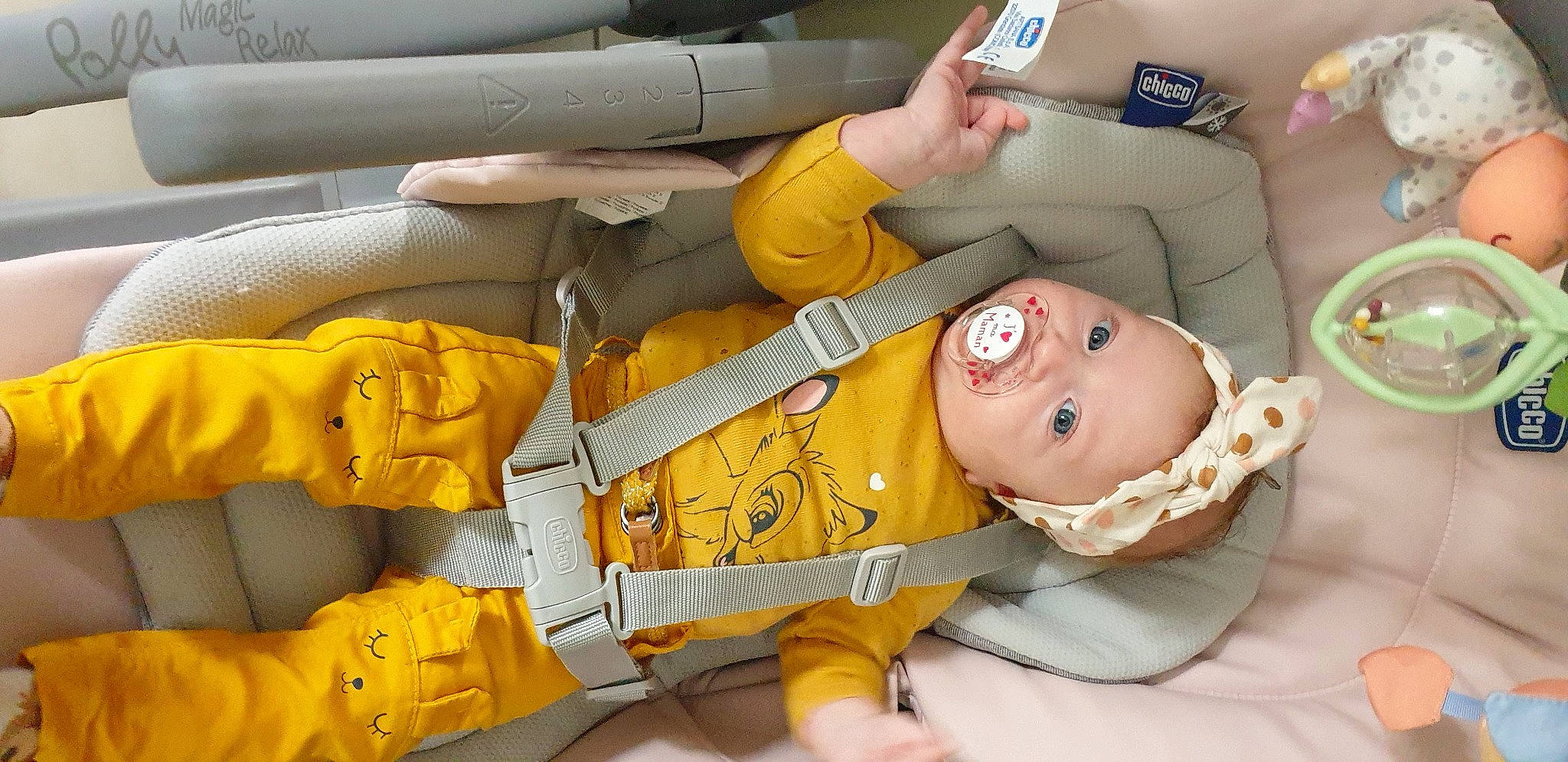 Mia participe au concours pour gagner de l'argent avec cette photo : baby, child, headwear, person, toy, yellow