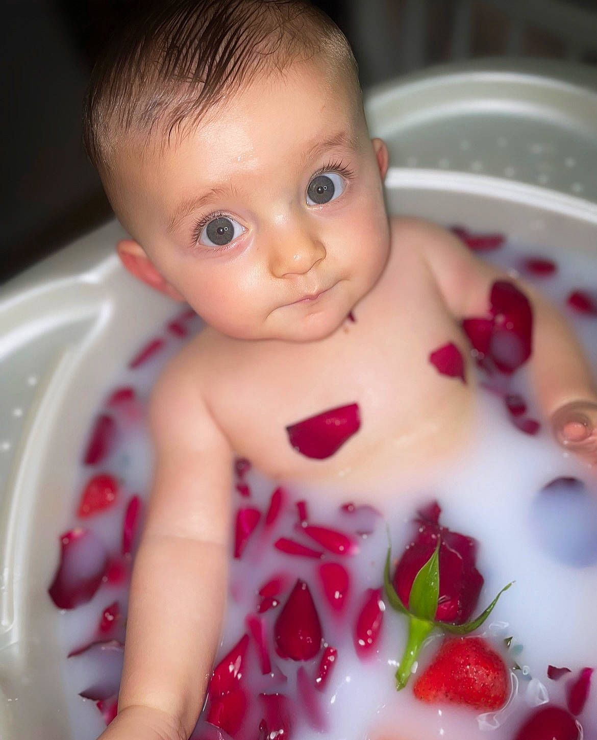 Giulia a rejoint le concours — aidez-le/la à gagner de superbes lots ! bathing, cheek, chest, doll, dress, eye, eyelash, finger, fruit, hand, human_body, lip, nail, natural_foods, nose, person, pink, plant, skin, toy