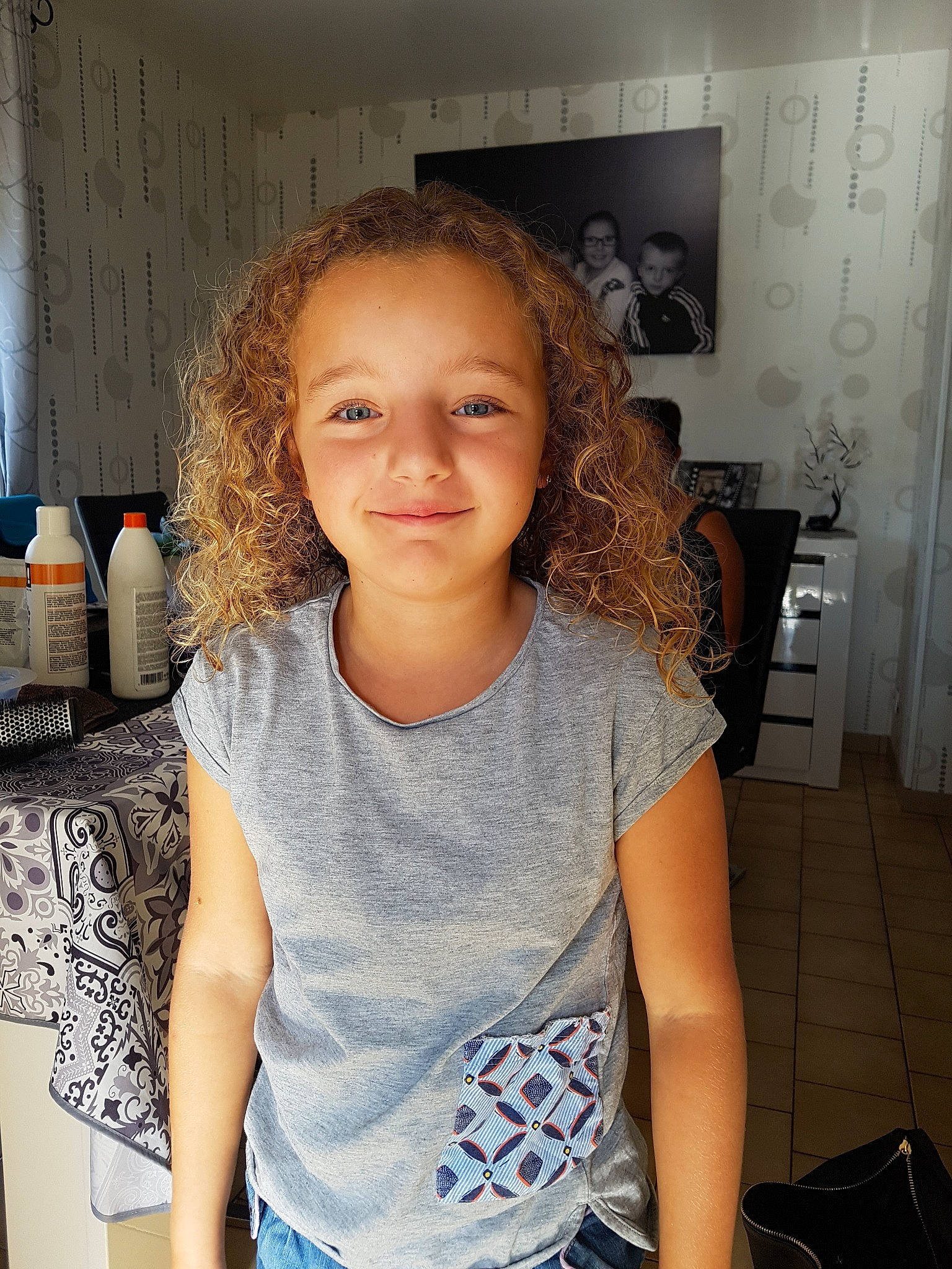 Malorie a rejoint le concours — aidez-le/la à gagner de superbes lots ! boy, brown_hair, cheek, child, child_model, fun, girl, hair, hairstyle, human_hair_color, joy, long_hair, person, shoulder, skin, smile, standing, textile, toddler