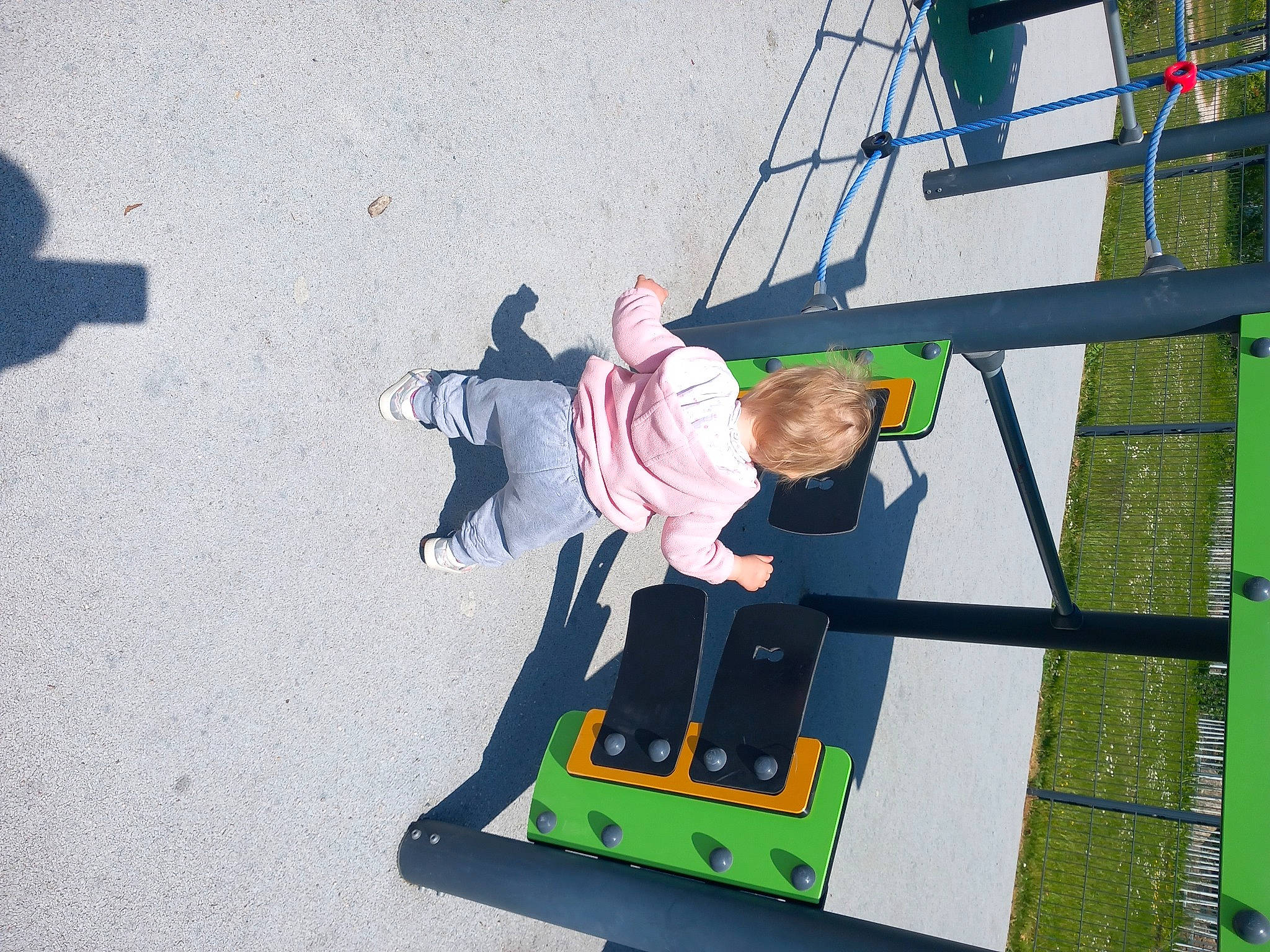 Camille a rejoint le concours — aidez-le/la à gagner de superbes lots ! art, asphalt, city, concrete, design, facade, font, fun, graphics, illustration, leisure, person, play, recreation, rectangle, road_surface, shadow, tar, visual_arts