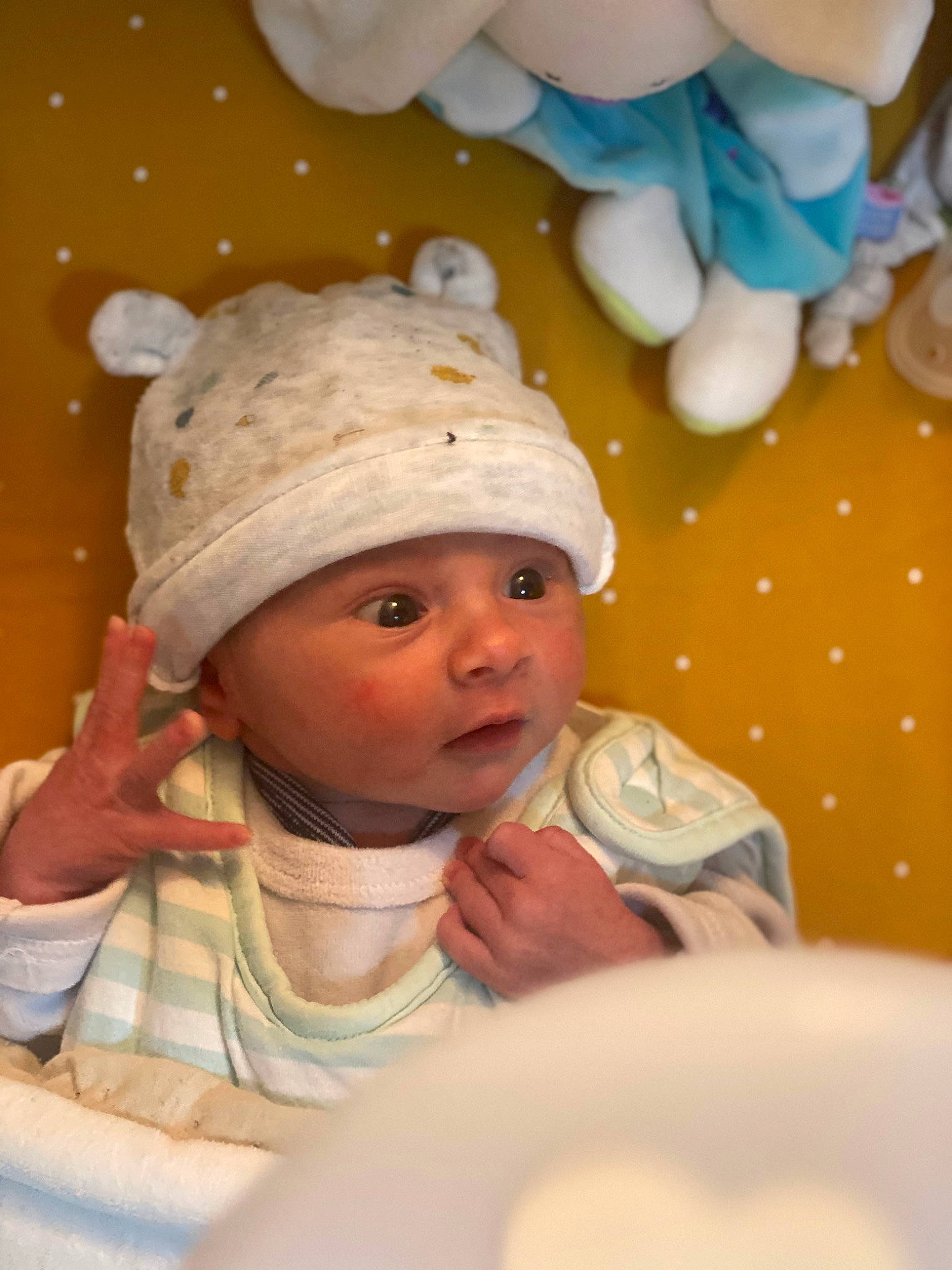 Thiago participe au concours pour gagner de l'argent avec cette photo : baby, baby_products, cap, cheek, child, eye, eyelash, face, fun, happy, head, headgear, headwear, human_body, leisure, nose, person, play, product, skin
