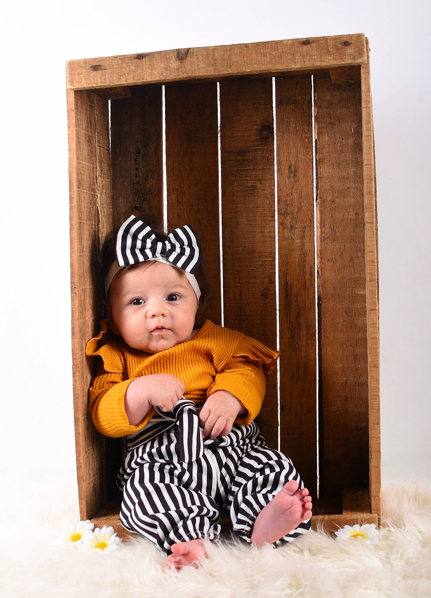 May-leen participe au concours pour gagner de l'argent avec cette photo : baby, baby_products, baby_toddler_clothing, beanie, cap, child, costume_hat, fashion_accessory, flash_photography, foot, headband, headgear, headwear, pattern, person, portrait_photography, room, sitting, sleeve, smile