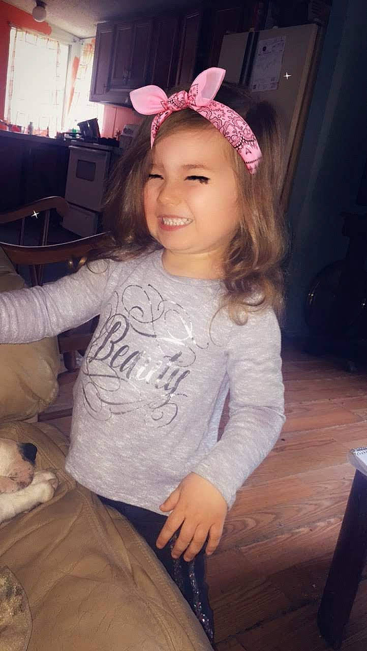 Mercedes is registered to the contest to win money with this photo: cheek, child, child_model, ear, fashion_accessory, fun, hair, hair_accessory, hair_coloring, hairstyle, head, headband, headgear, headpiece, joy, long_hair, neck, person, pink, skin