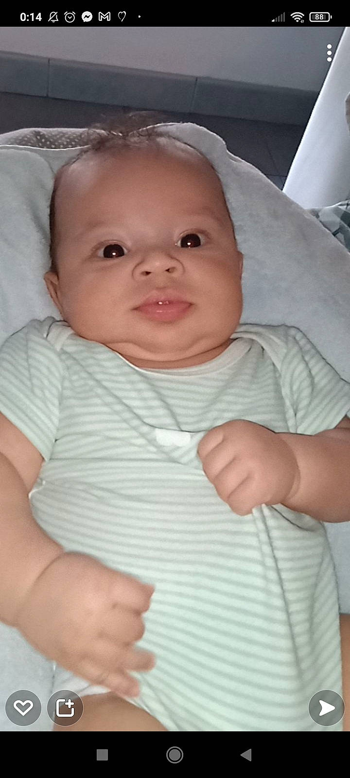 José participe au concours pour gagner de l'argent avec cette photo : arm, baby, baby_toddler_clothing, cheek, chest, comfort, eyelash, finger, iris, linens, lip, mouth, nose, person, sitting, skin, sleeve, smile, t_shirt, thumb