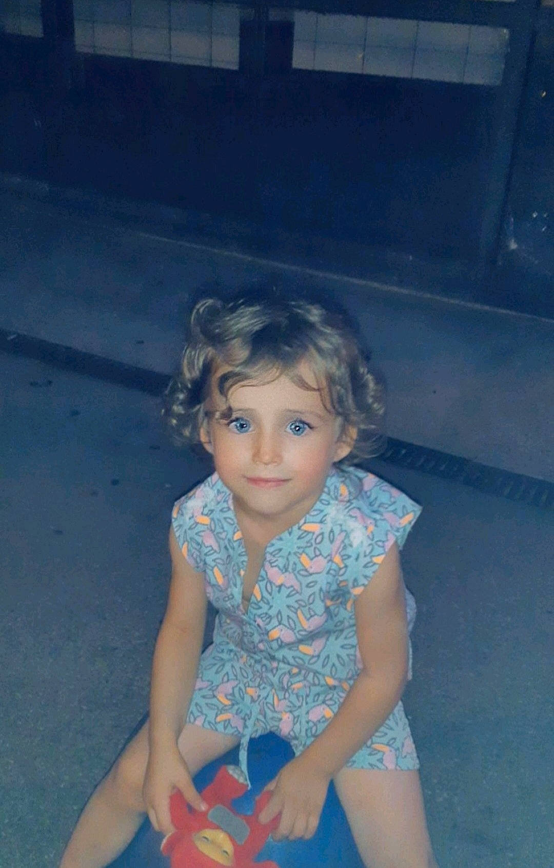 Rajana participe au concours pour gagner de l'argent avec cette photo : child, fun, iris, joy, leisure, person, sitting, smile, snapshot, summer, toddler