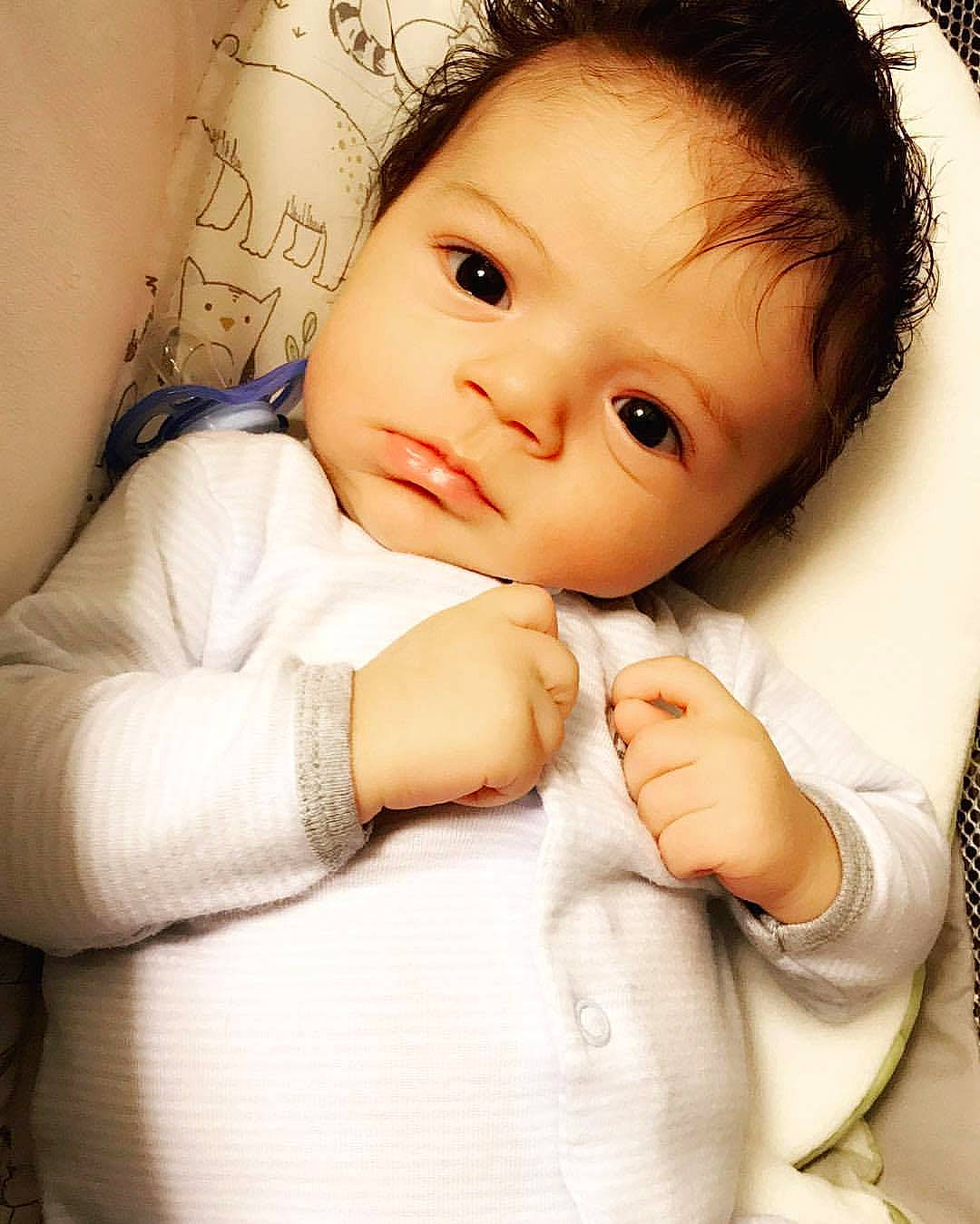 Banks is registered to the contest to win money with this photo: cheek, child, finger, girl, hand, infant, mother, person, product, skin, smile, toddler