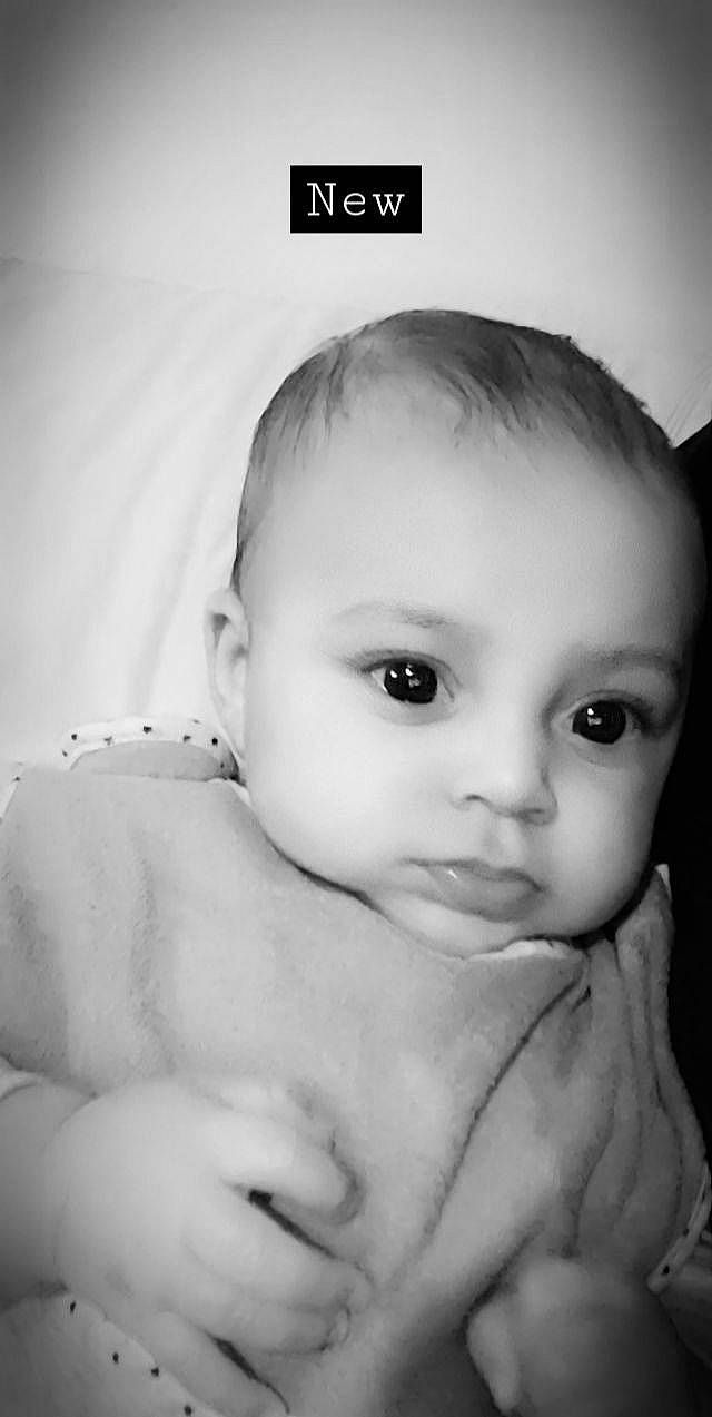 Ugo participe au concours pour gagner de l'argent avec cette photo : baby, cheek, chest, chin, ear, eye, eyebrow, eyelash, flash_photography, forehead, happy, human_body, iris, jaw, lip, monochrome_photography, mouth, no_expression, nose, person