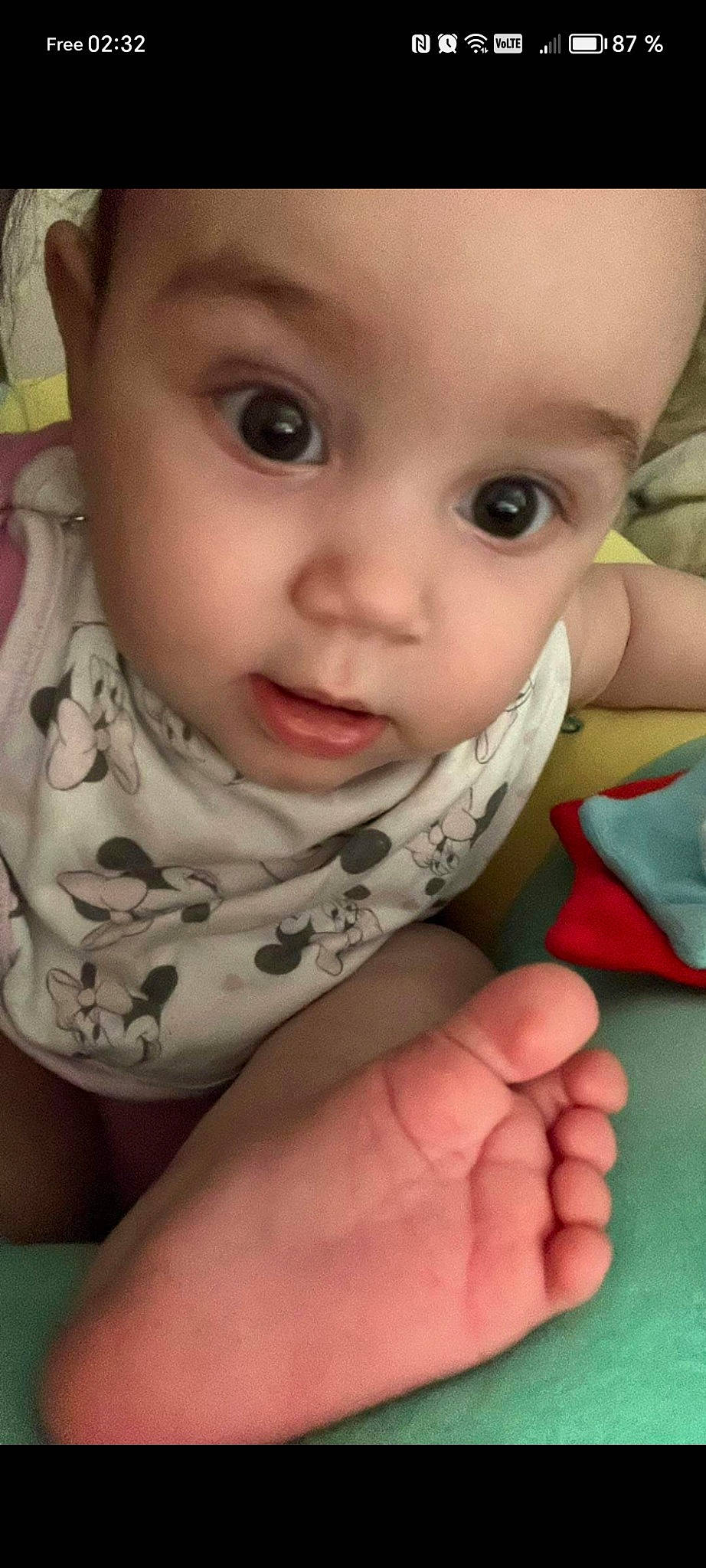 Aalliyah a rejoint le concours — aidez-le/la à gagner de superbes lots ! arm, baby_toddler_clothing, cheek, chin, eye, eyebrow, eyelash, finger, gesture, hand, headwear, human_body, iris, lip, mouth, neck, nose, organ, person, photograph