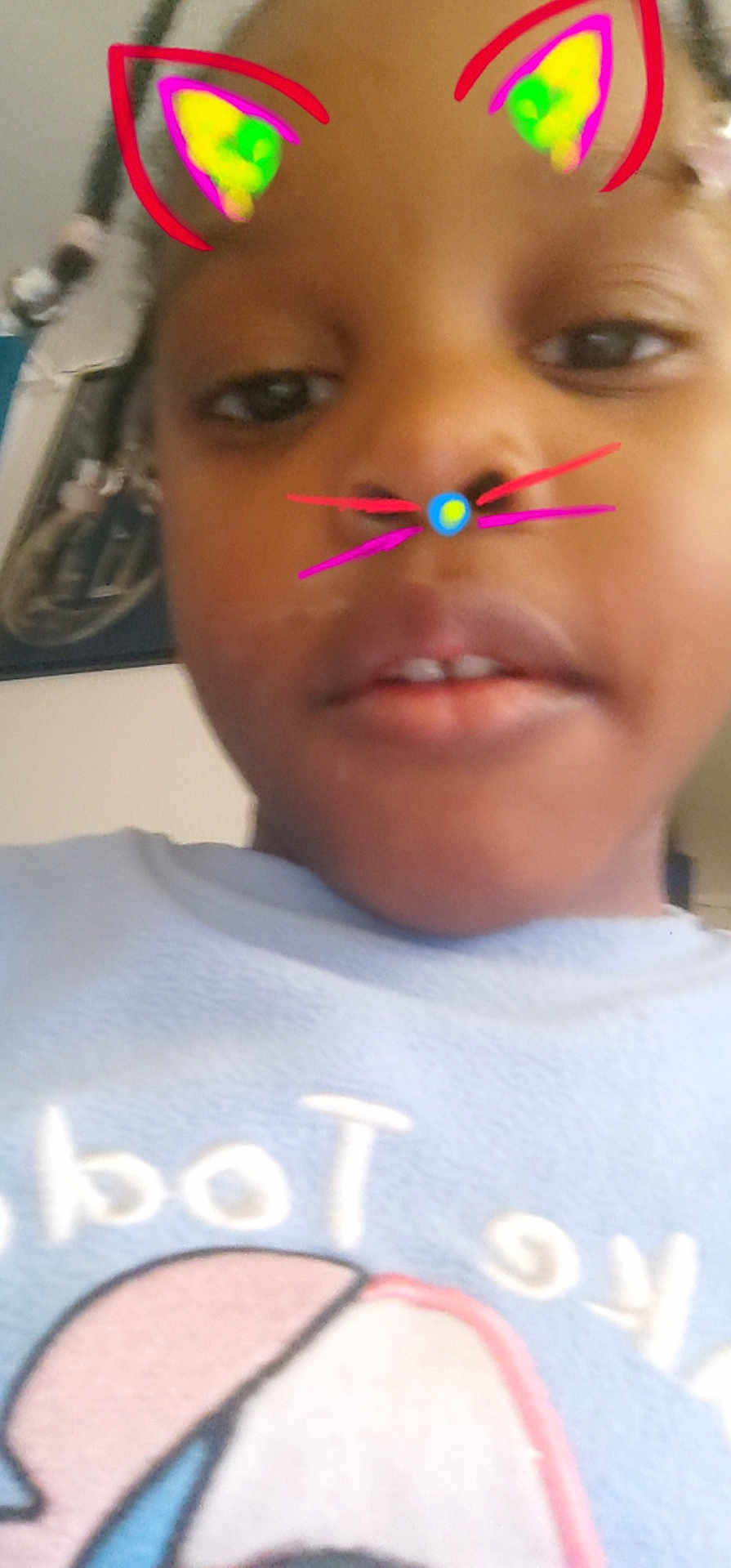 Mike participe au concours pour gagner de l'argent avec cette photo : child, face, selfie, digital_filter, cat_ears, whiskers, closeup, blurry, expression, portrait, casual_clothing, indoors, playful, young, person, head, hair, skin, eyes, nose