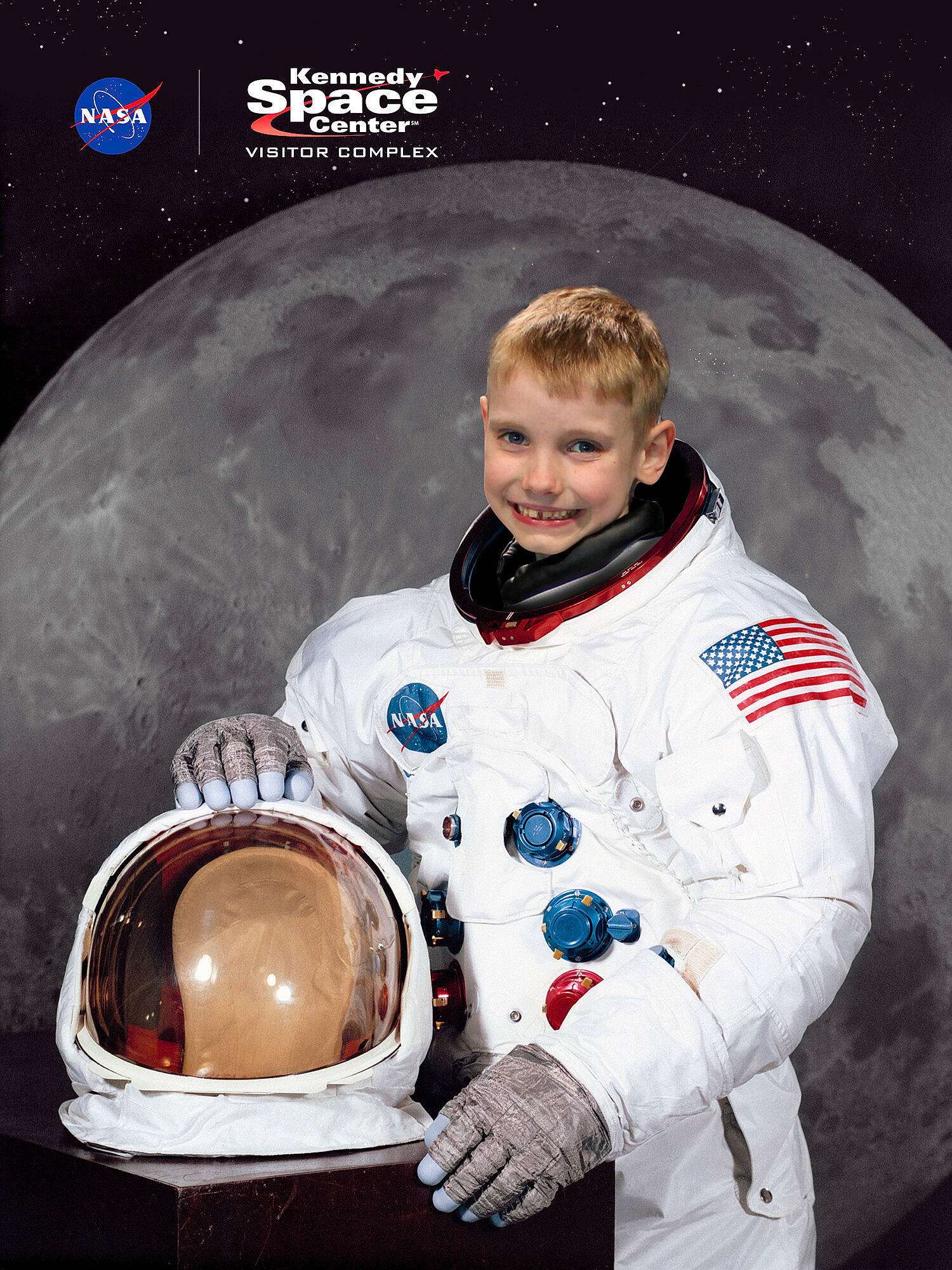 David is registered to the contest to win money with this photo: astronaut, astronomer, astronomical_object, circle, flash_photography, gesture, joy, moon, outer_space, person, personal_protective_equipment, science, sleeve, smile, space, space_shuttle, space_station, spacecraft, uniform