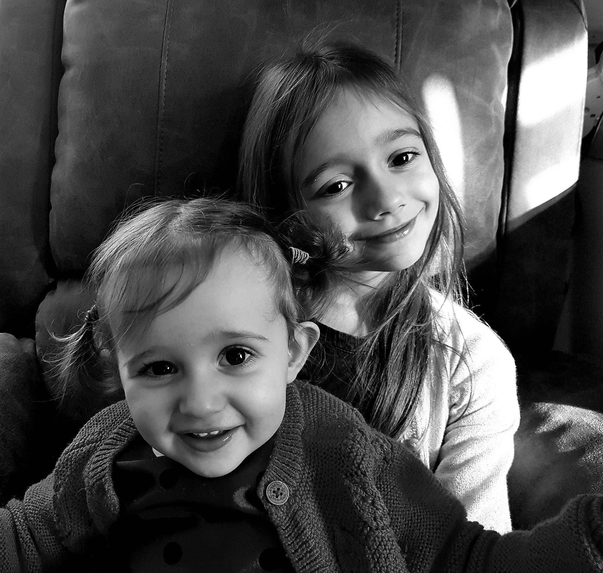 Eliséa a rejoint le concours — aidez-le/la à gagner de superbes lots ! black, black_and_white, cheek, eye, face, facial_expression, flash_photography, hairstyle, happy, head, human, iris, joy, lip, mouth, nose, organ, person, photograph, skin