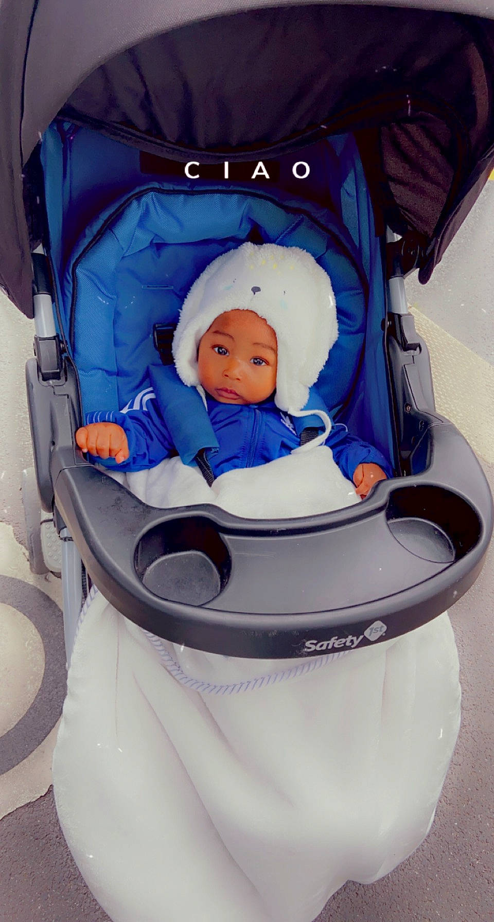 Connor a rejoint le concours — aidez-le/la à gagner de superbes lots ! auto_part, baby, baby_carriage, baby_products, baby_safety, baby_toddler_clothing, blue, car_seat, carmine, child, circle, comfort, electric_blue, infant_bed, material_property, person, product, purple, sitting, toddler