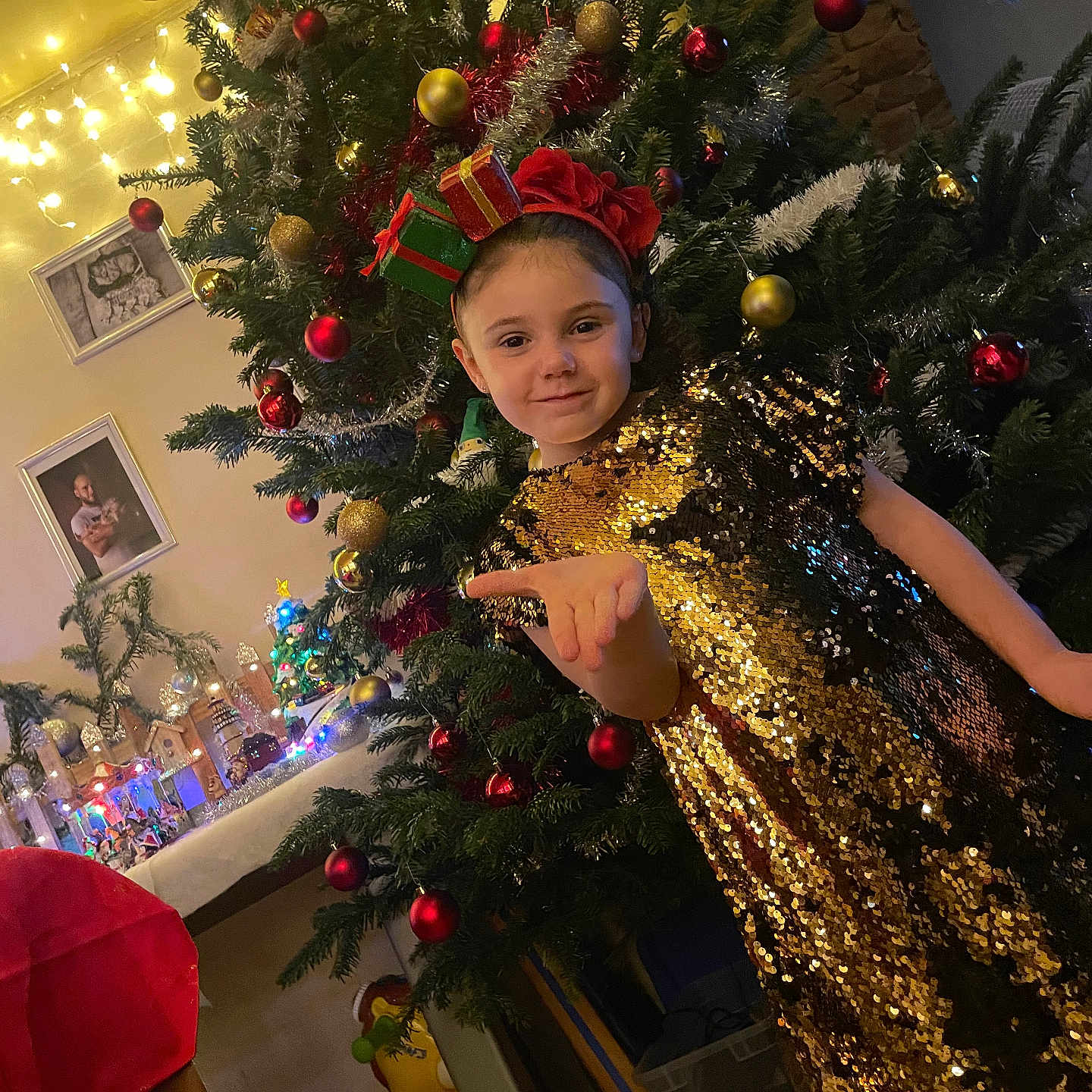 Anastasia a rejoint le concours — aidez-le/la à gagner de superbes lots ! accessories, baby, ball, child, christmas, christmasdecorations, christmastree, face, female, festival, fir, girl, head, lighting, person, photography, plant, portrait, toy, tree