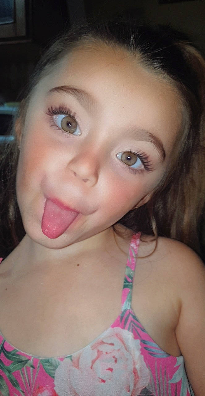 Nelya participe au concours pour gagner de l'argent avec cette photo : cheek, chin, cool, ear, eye, eyebrow, eyelash, flash_photography, forehead, hair, iris, jaw, lip, mouth, neck, nose, organ, person, pink, skin