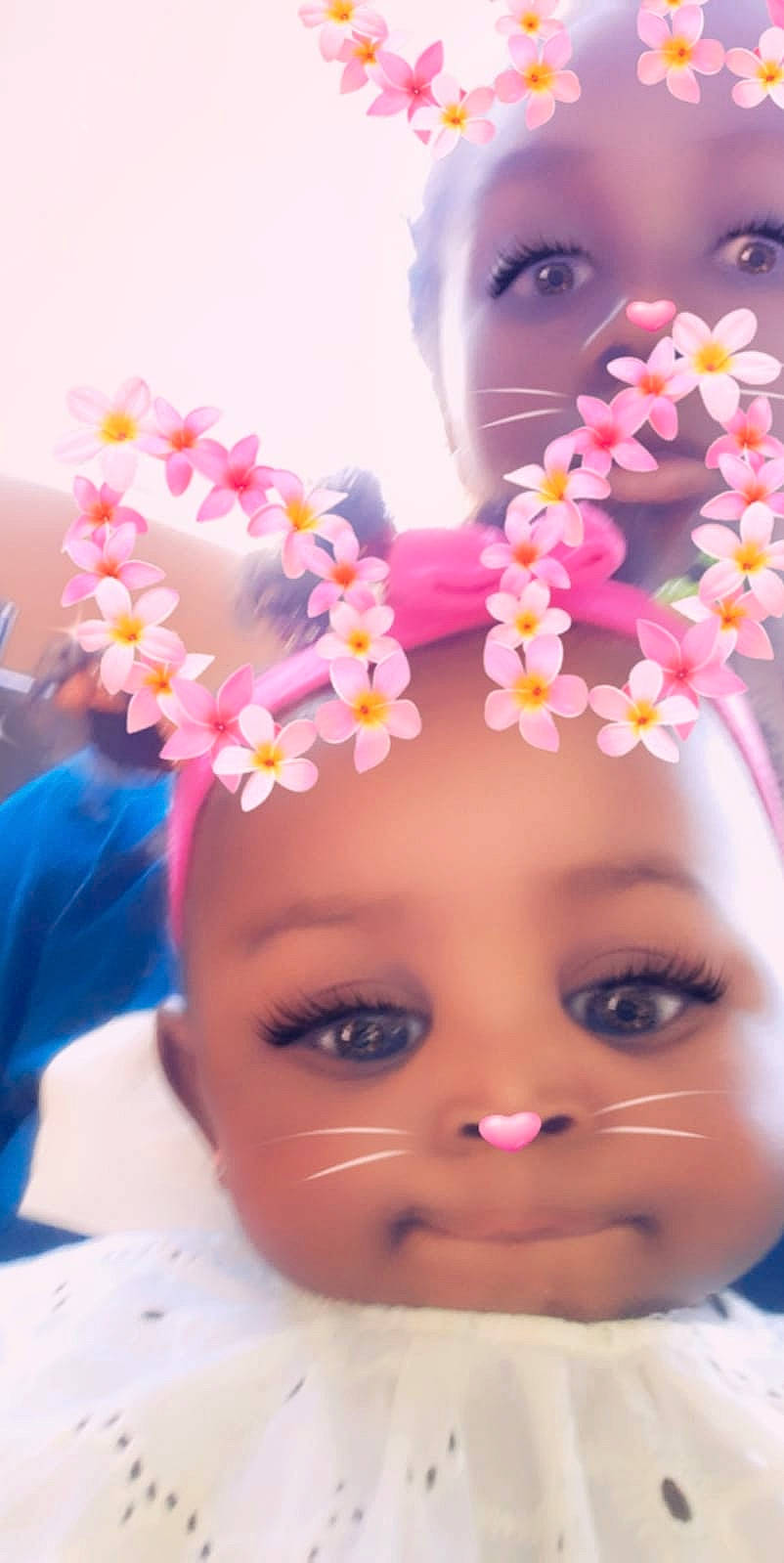 Rachel participe au concours pour gagner de l'argent avec cette photo : baby, cheek, child, close_up, crown, ear, eyebrow, eyelash, face, fashion_accessory, forehead, hair_accessory, head, headband, headgear, headpiece, lip, person, pink, skin