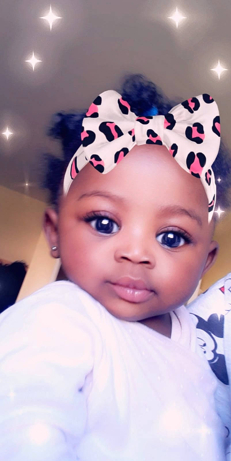 Marie-claire participe au concours pour gagner de l'argent avec cette photo : baby, beauty, cheek, child, ear, eye, eyebrow, eyelash, face, forehead, hair, hair_accessory, head, headgear, headpiece, lip, nose, person, pink, skin