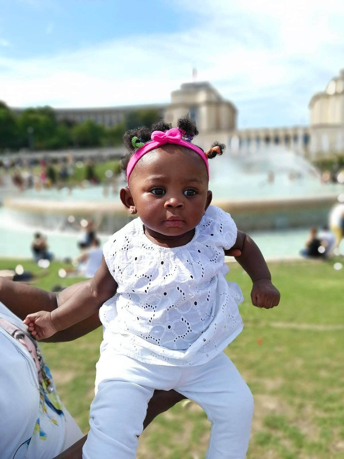 Marie-claire participe au concours pour gagner de l'argent avec cette photo : baby, child, fun, grass, hair_accessory, happy, headgear, leisure, people, person, photography, pink, plant, recreation, smile, summer, toddler, tourism, tree, vacation
