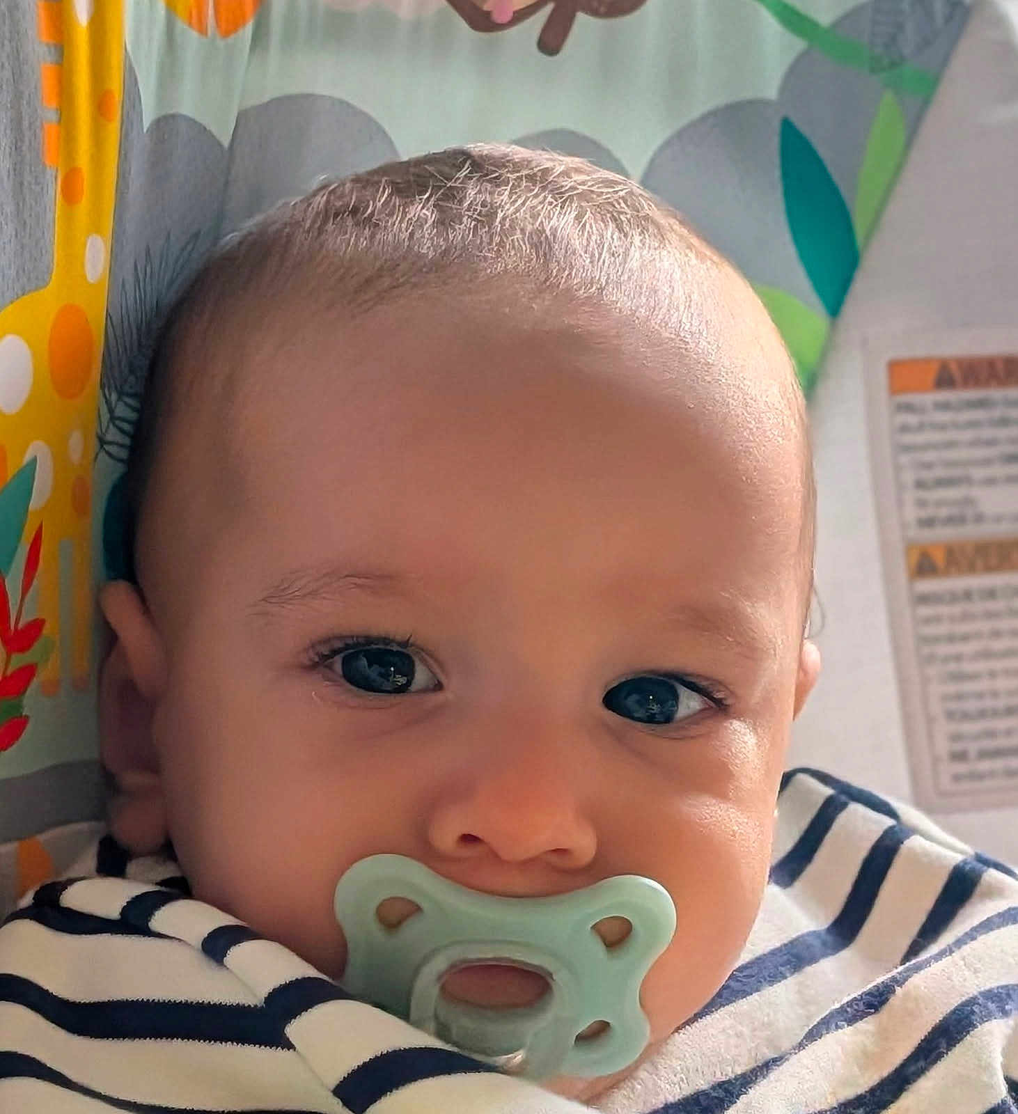 Noah participe au concours pour gagner de l'argent avec cette photo : baby, pacifier, close_up, face, child, striped_clothing, blanket, infant, cute, portrait, giraffe_illustration, colorful_background, young_child, indoors, soft_light, baby_boy, head, eyes, skin, person