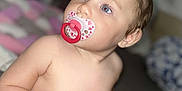 Maria participe au concours pour gagner de l'argent avec cette photo : baby, pacifier, diaper, blue_eyes, pigtails, child, indoor, bed, bedding, soft_focus, cute, skin, infant, portrait, sitting, hand, face, person, young_child, curious