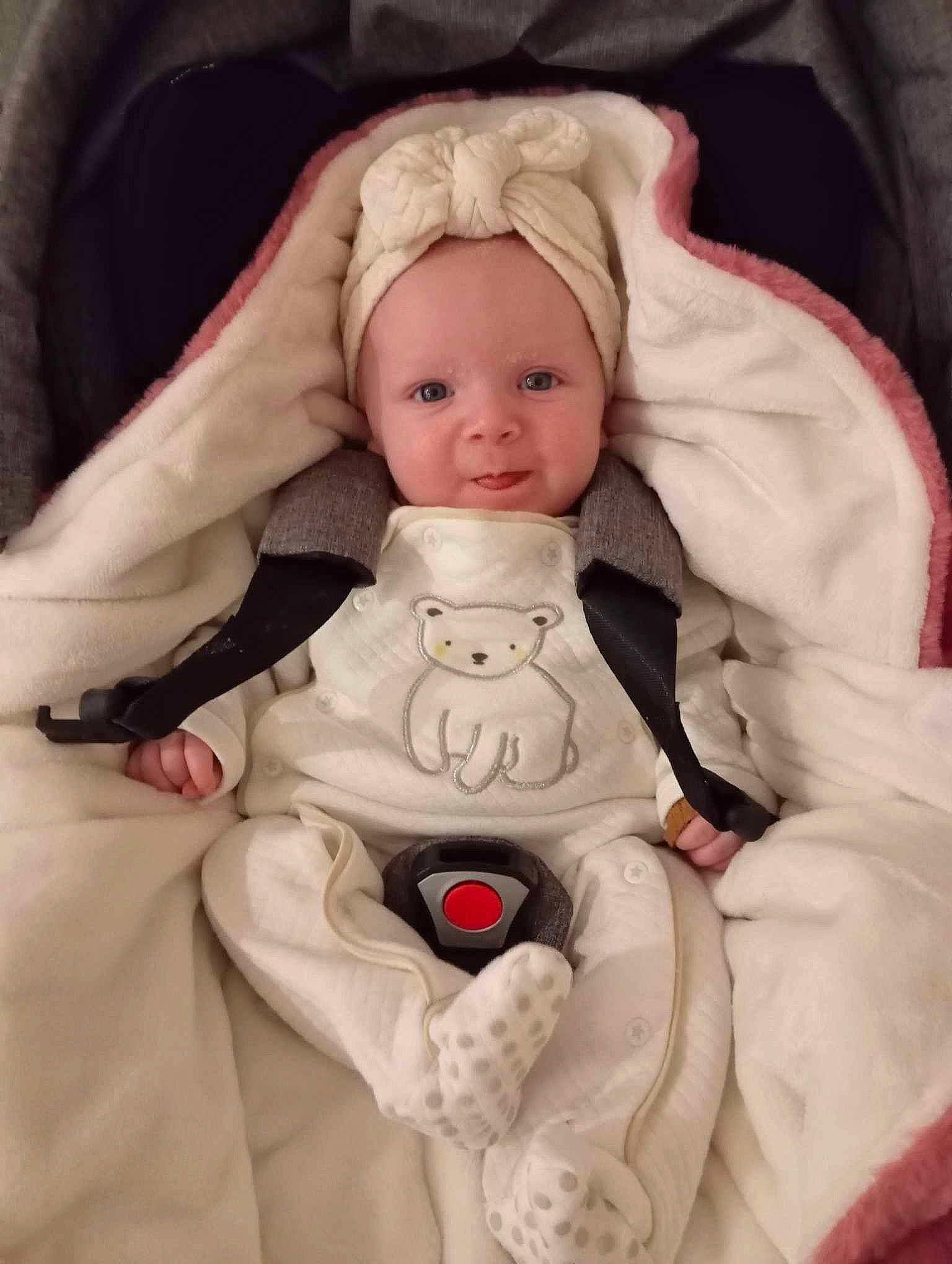 Aria participe au concours pour gagner de l'argent avec cette photo : arm, baby, baby_products, baby_safety, baby_sleeping, baby_toddler_clothing, cheek, comfort, dress, eye, head, human_body, linens, lip, nose, person, pink, skin, sleeve, textile