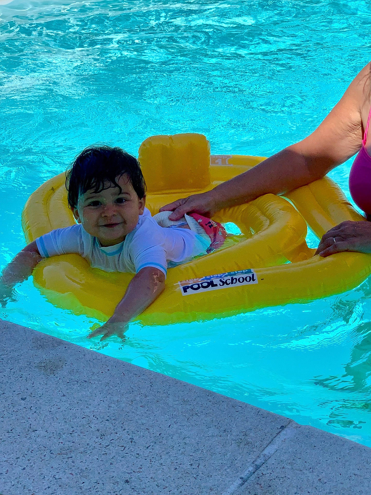 Deepan a rejoint le concours — aidez-le/la à gagner de superbes lots ! aqua, azure, boats_and_boating_equipment_and_supplies, child, electric_blue, fun, games, inflatable, joy, leisure, leisure_centre, outdoor_recreation, person, personal_protective_equipment, play, recreation, smile, sports, swimmer, swimming_pool