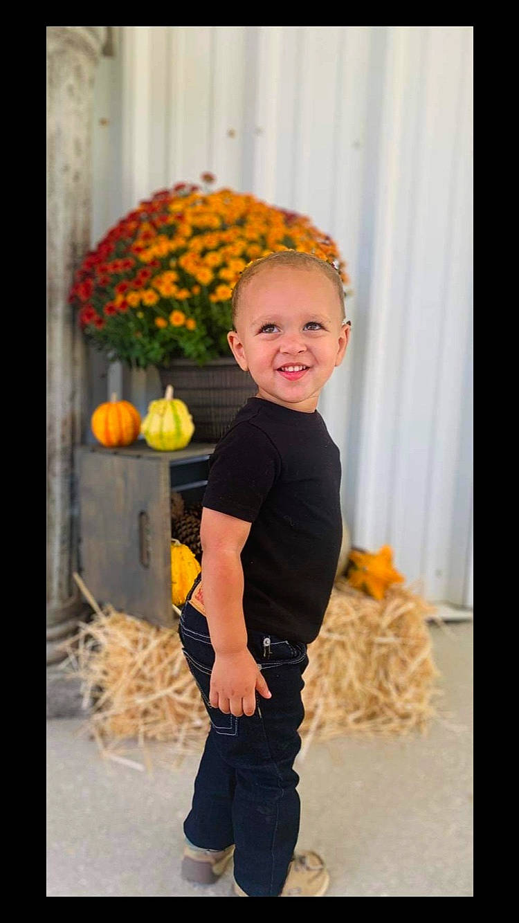 Jamarcus is registered to the contest to win money with this photo: calabaza, child, curtain, event, face, flooring, floral_design, floristry, flower, flower_arranging, fun, gourd, happy, joy, orange, peach, person, plant, pumpkin, sleeve