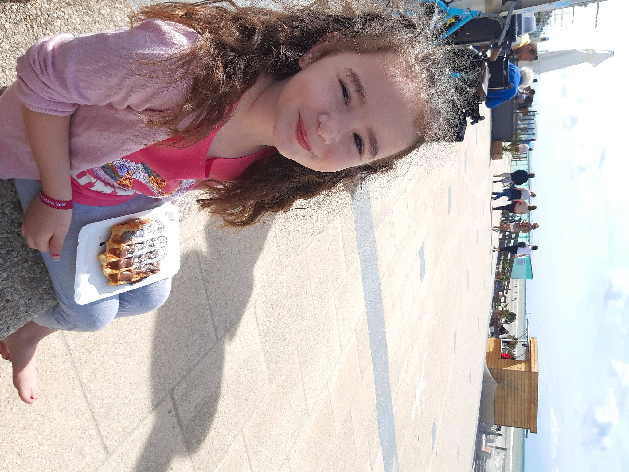 Julia participe au concours pour gagner de l'argent avec cette photo : child, child_model, cool, fashion_accessory, fun, happy, joy, lip, long_hair, outerwear, person, photography, recreation, smile, t_shirt, top, vacation