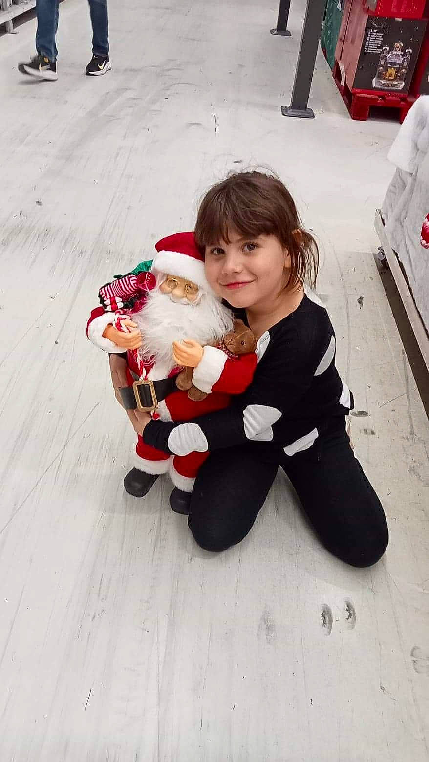 Emma participe au concours pour gagner de l'argent avec cette photo : baby, companion_dog, event, flooring, fun, fur, happy, hat, holiday, joy, lap, leisure, person, recreation, santa_claus, shoe, sitting, smile, sneakers, stuffed_toy