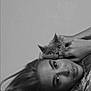 Ahmed Azzi a rejoint le concours — aidez-le/la à gagner de superbes lots ! animal, black_and_white, calm, cat, close_up, expression, eyes, face, feline, hair, hands, head, holding, intimate, lying_down, monochrome, pet, portrait, studio, woman