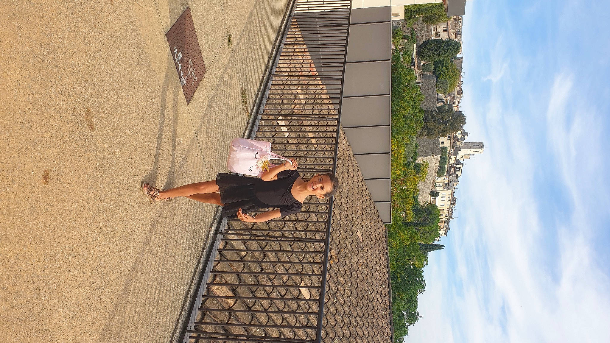 Margaux a rejoint le concours — aidez-le/la à gagner de superbes lots ! apartment, building, city, cloud, facade, flooring, fun, house, joy, landscape, leisure, person, reflection, shadow, sky, tree, urban_design, vacation, wall, wood