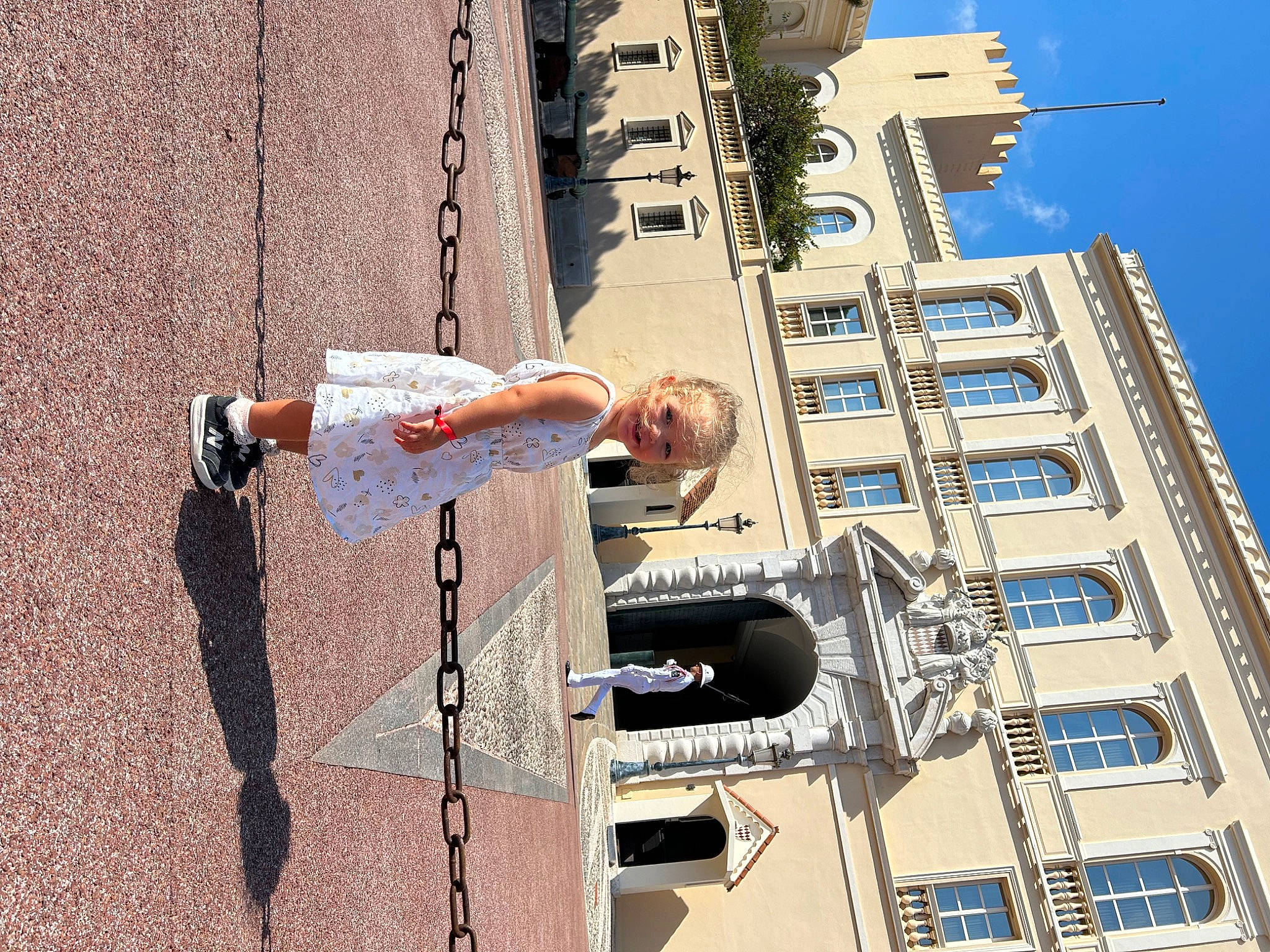 Elia a rejoint le concours — aidez-le/la à gagner de superbes lots ! apartment, blue, building, city, commercial_building, condominium, facade, fun, headwear, house, leisure, mixed_use, person, sky, street, tower, tower_block, travel, urban_design, window