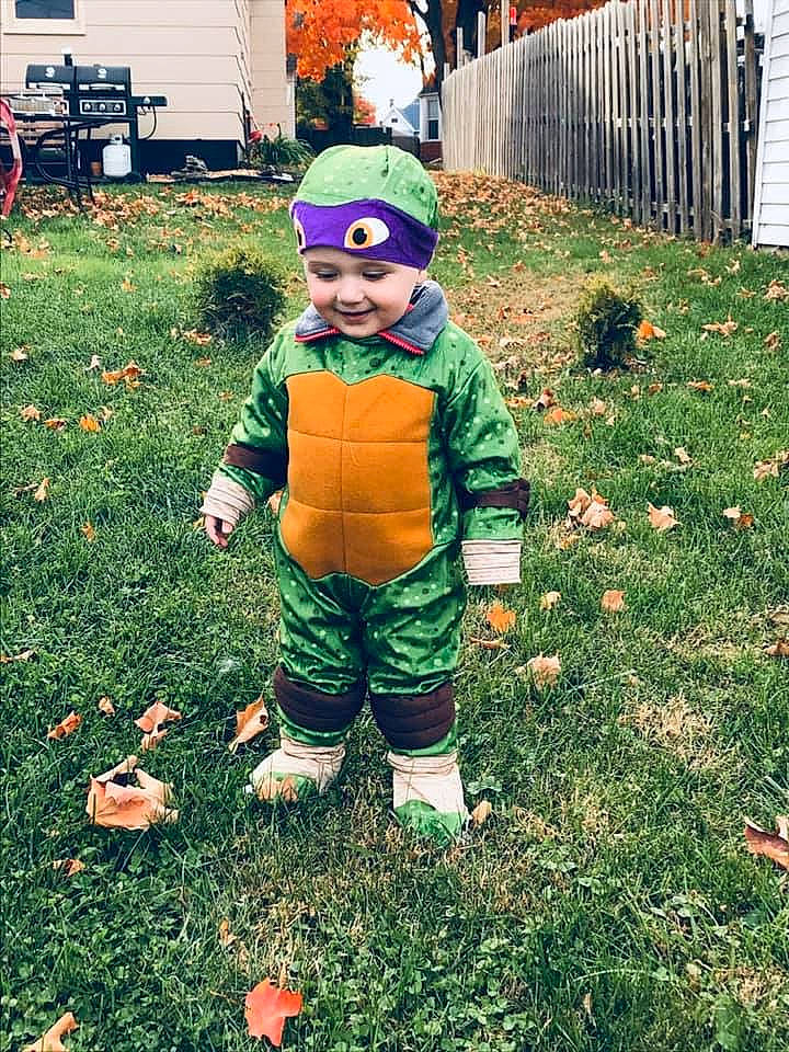 Brysin is registered to the contest to win money with this photo: child, costume, fictional_character, garden, grass, headwear, joy, lawn, leaf, outerwear, person, plant, pumpkin, toddler, yard