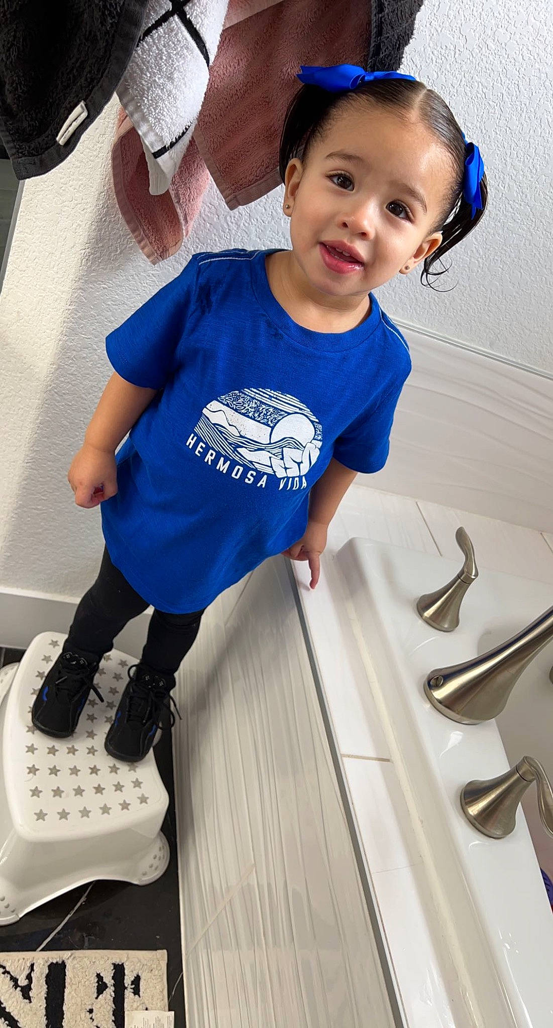Oceana is registered to the contest to win money with this photo: baby_toddler_clothing, child, cool, electric_blue, hairstyle, happy, human_leg, joint, kitchen_utensil, knee, person, sleeve, smile, sock, sportswear, standing, t_shirt, thigh, toddler, waist