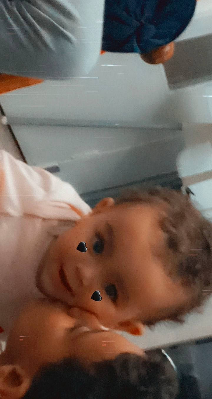 Rawane a rejoint le concours — aidez-le/la à gagner de superbes lots ! arm, blue, cheek, chest, eye, face, finger, fun, hair, hairstyle, head, human, human_body, lip, organism, people, person, product, room, vertebrate