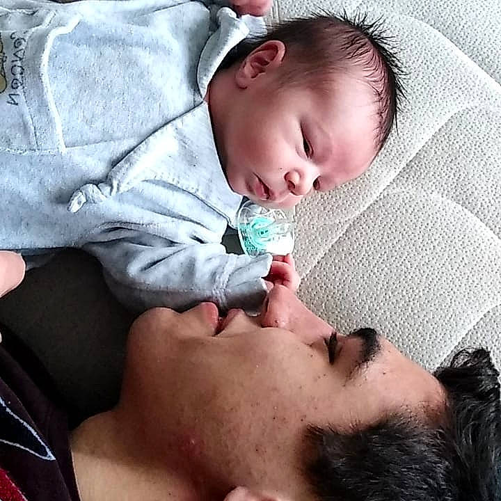 Rémy participe au concours pour gagner de l'argent avec cette photo : baby, beauty, cheek, child, ear, eyelash, face, finger, hand, head, lip, mouth, muscle, neck, nose, person, skin