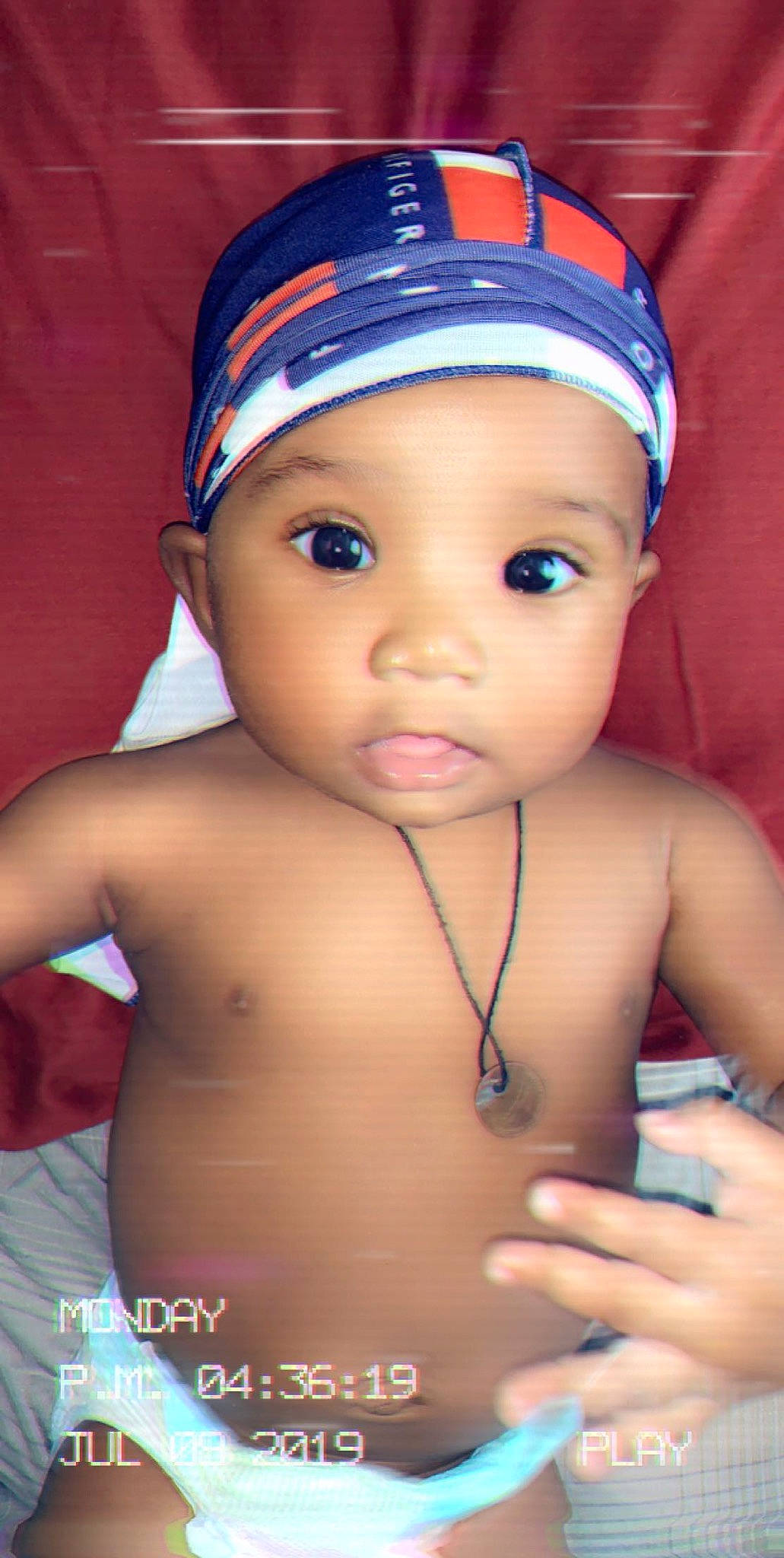 Kysen is registered to the contest to win money with this photo: baby, cheek, chest, child, child_model, eye, eyebrow, face, fashion_accessory, forehead, hair_accessory, head, headband, headgear, headwear, lip, muscle, nose, person, skin