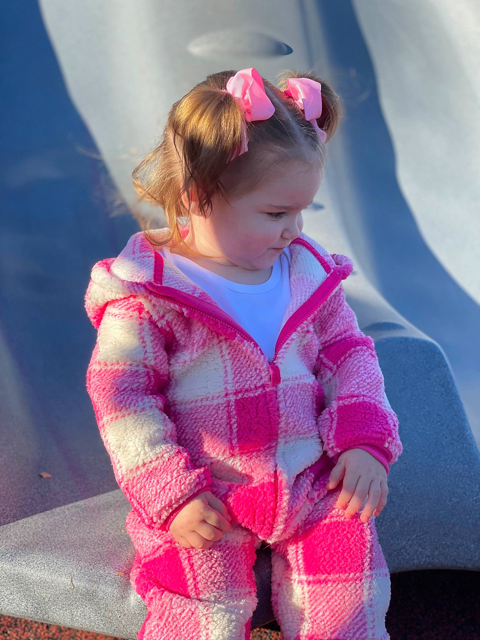 Angelina is registered to the contest to win money with this photo: baby_toddler_clothing, carmine, dress, electric_blue, eyewear, fashion_accessory, fun, goggles, happy, head, hood, leisure, magenta, pattern, person, personal_protective_equipment, pink, purple, recreation, sleeve