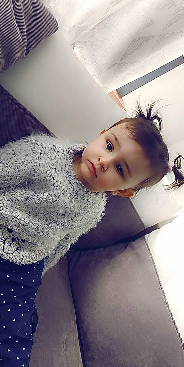 Gina participe au concours pour gagner de l'argent avec cette photo : beauty, child, comfort, fashion_accessory, fashion_design, flash_photography, formal_wear, fur, happy, lip, neck, outerwear, pattern, person, shoulder, sleeve, standing, textile, toddler, wool