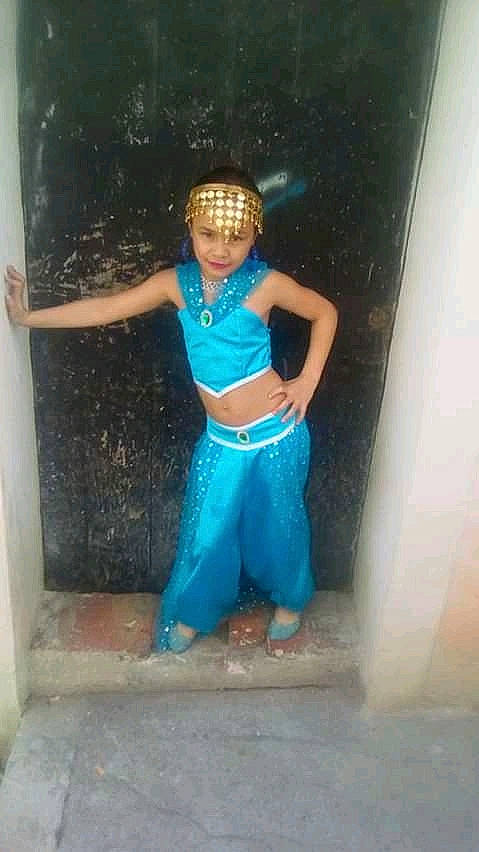 Kenza a rejoint le concours — aidez-le/la à gagner de superbes lots ! abdomen, arm, blue, fun, headwear, hip, human_body, joint, leg, person, trunk, turquoise