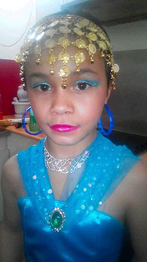 Kenza a rejoint le concours — aidez-le/la à gagner de superbes lots ! eyebrow, face, fashion_accessory, forehead, fun, hair, hair_accessory, hairstyle, headwear, lip, person, smile