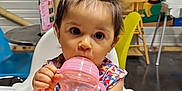 Juliana a rejoint le concours — aidez-le/la à gagner de superbes lots ! animal_mural, baby, chair, child, colorful, cute, face, giraffe, hair, high_chair, indoor, lion, pink, playful, pony_tail, sippy_cup, table, toddler, water, zebra